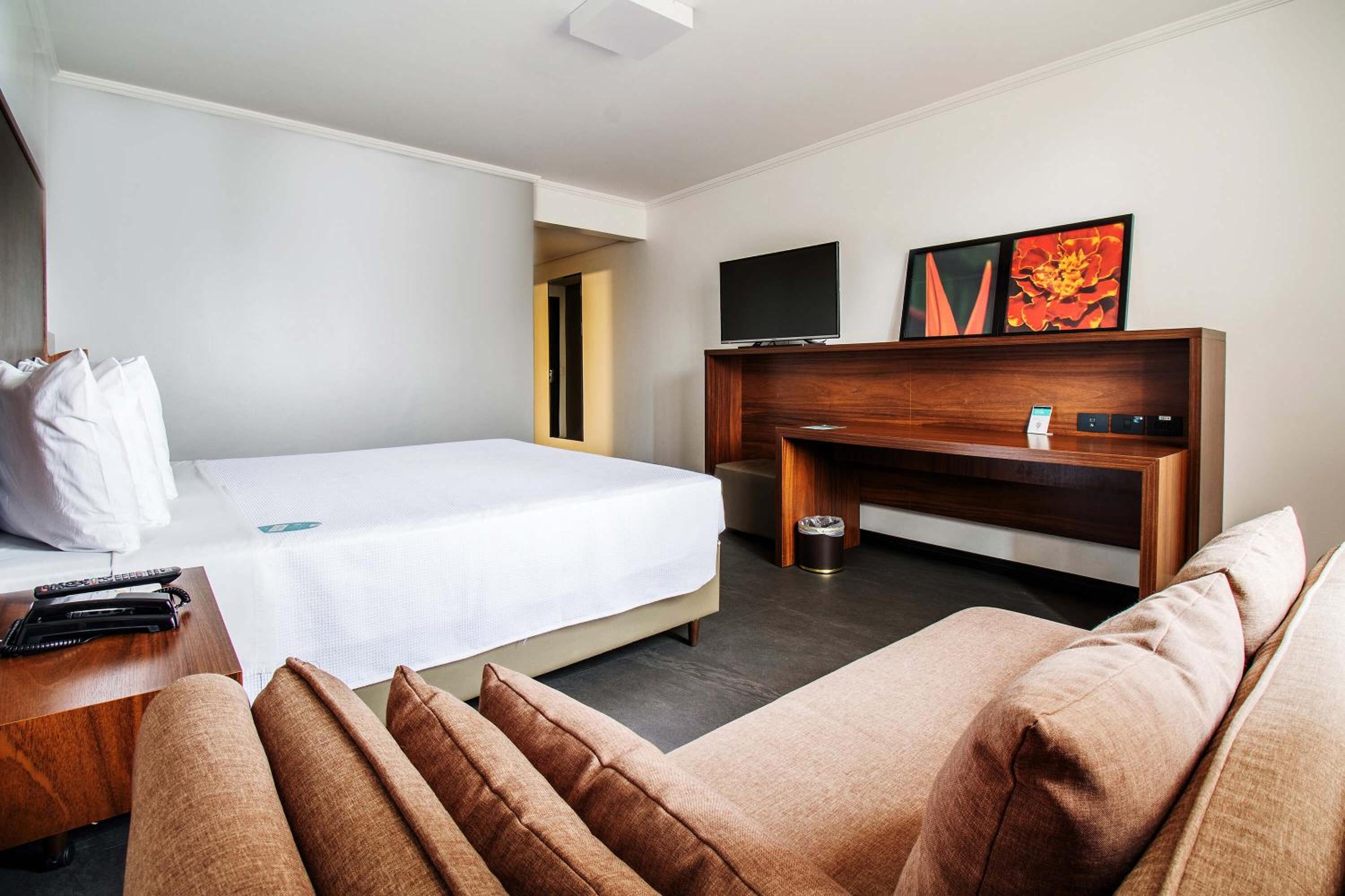 Deluxe Room with Double Bed photo 2