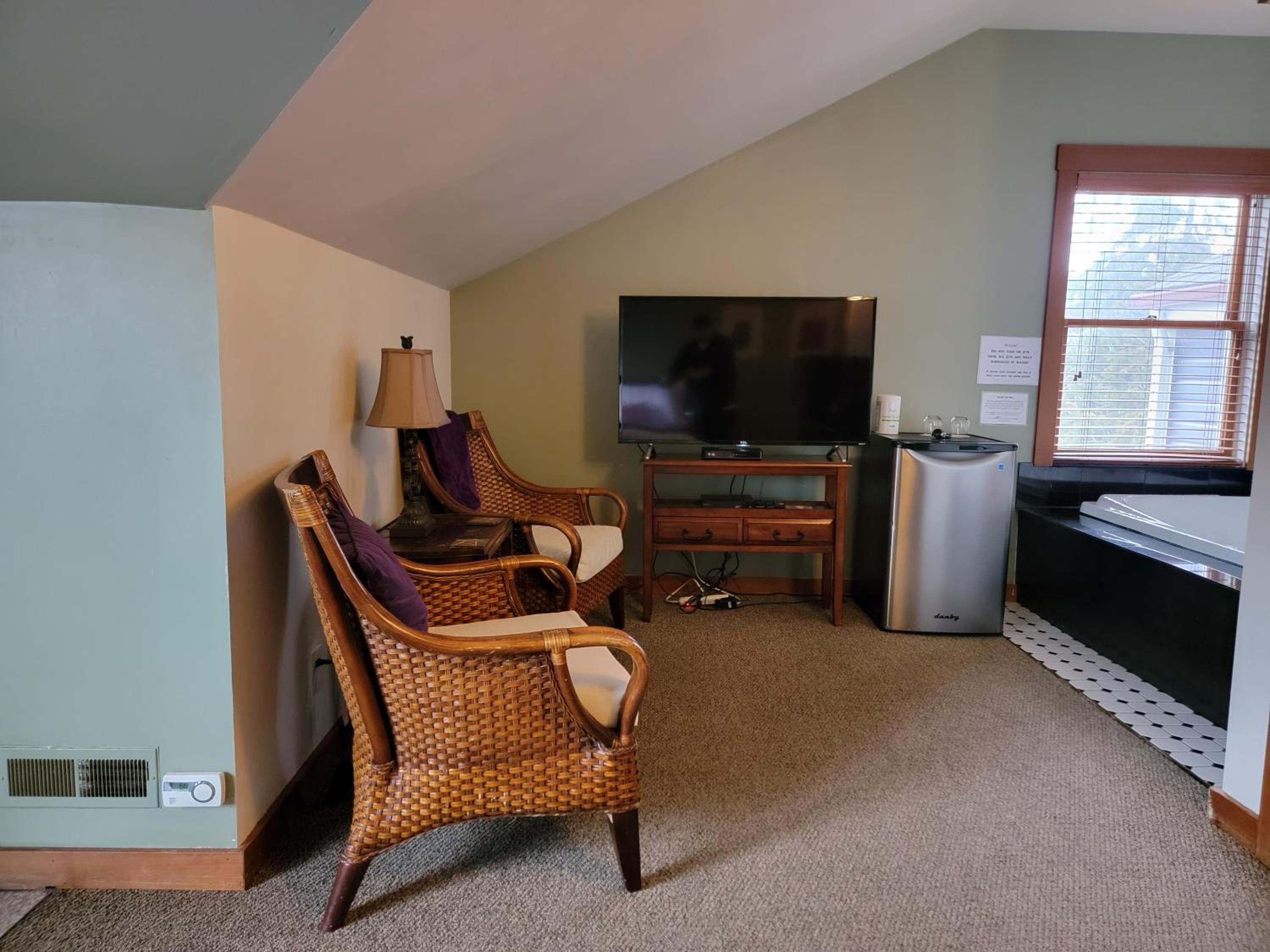 King Room with Jetted Tub - Non Smoking - Photo 1