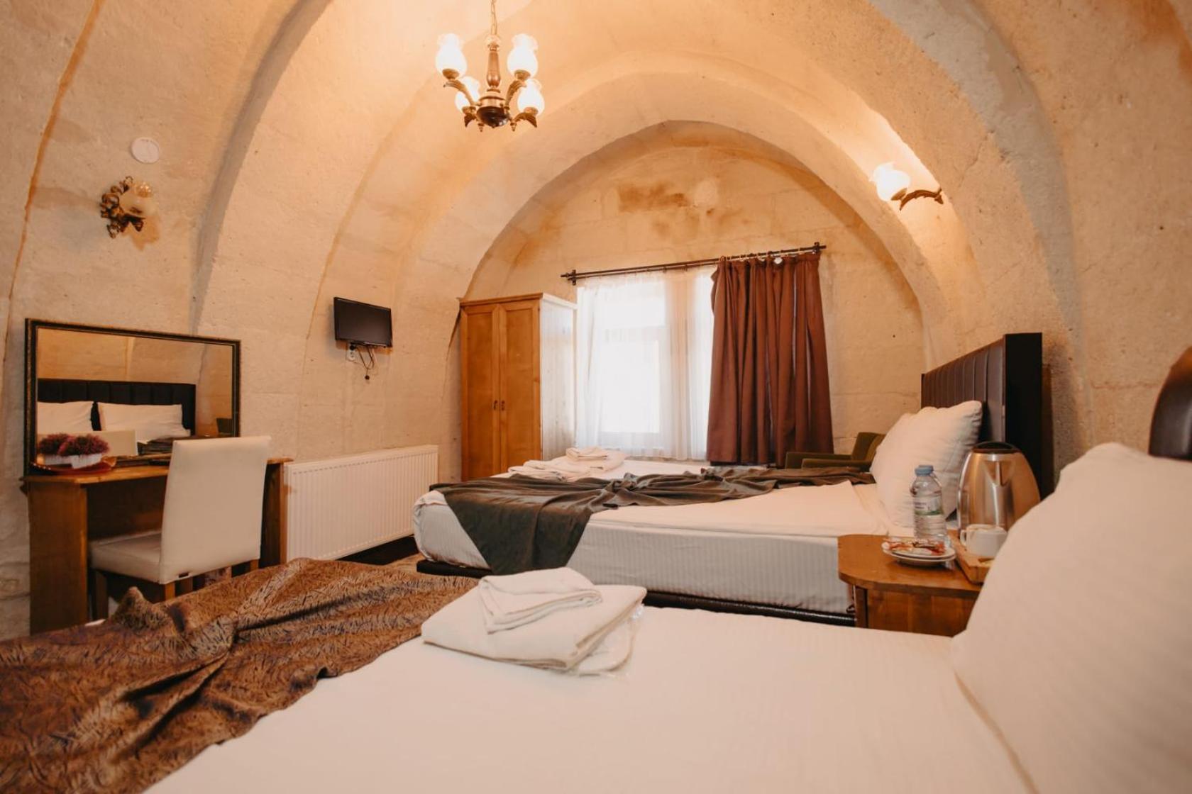 Deluxe Room - Photo 12