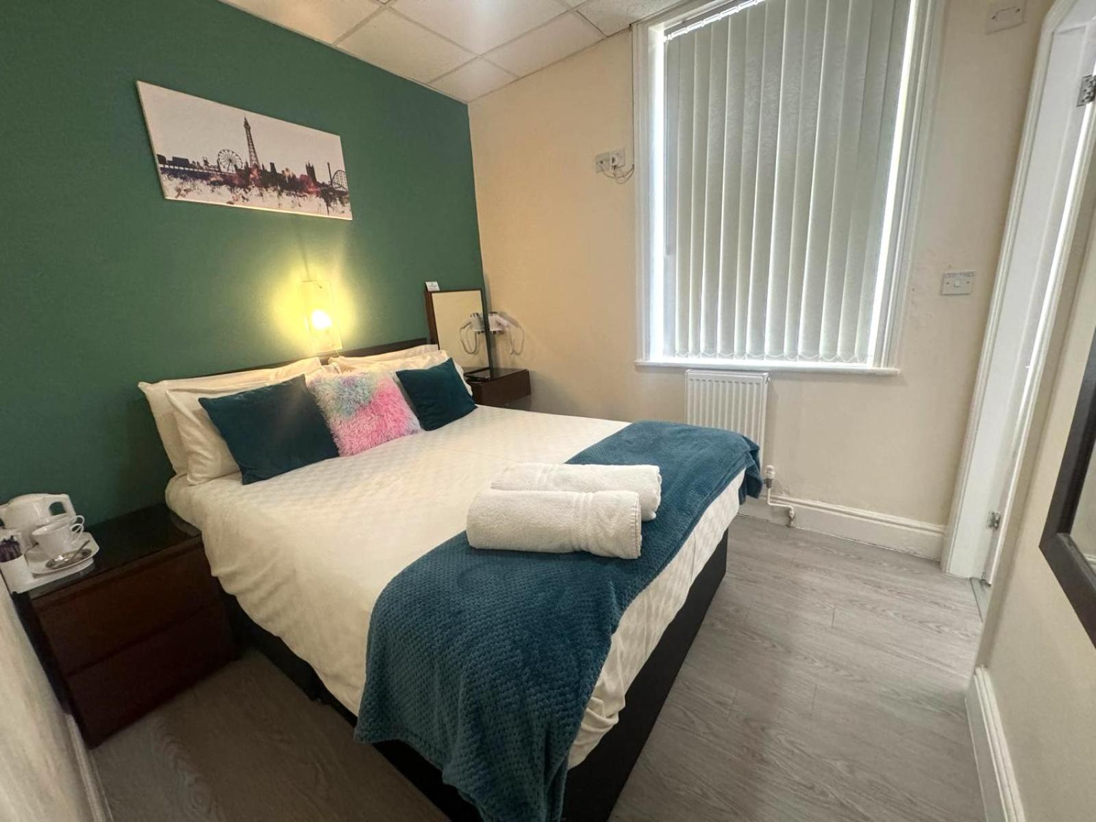 Double Room - Photo 18