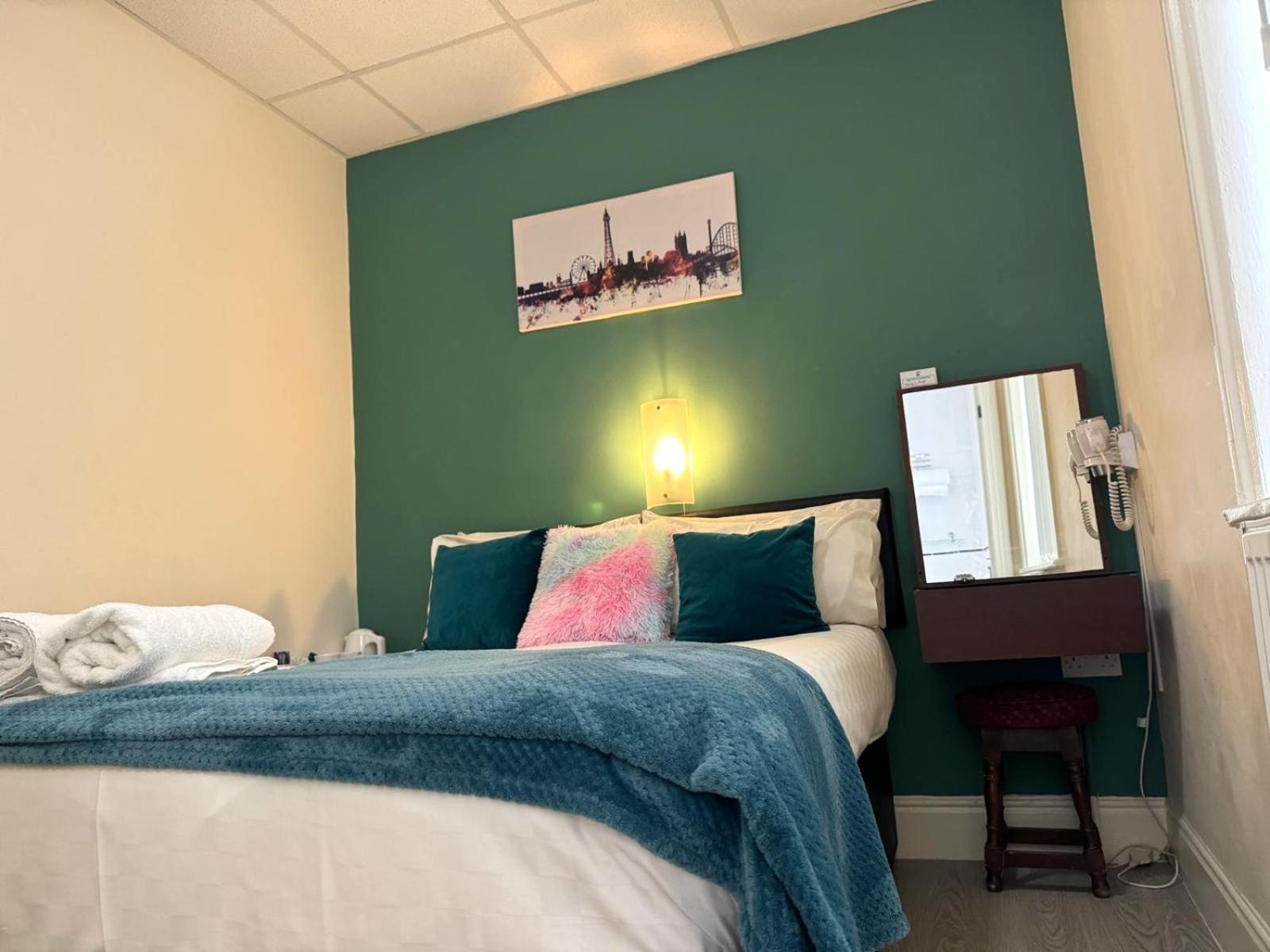 Double Room - Photo 5