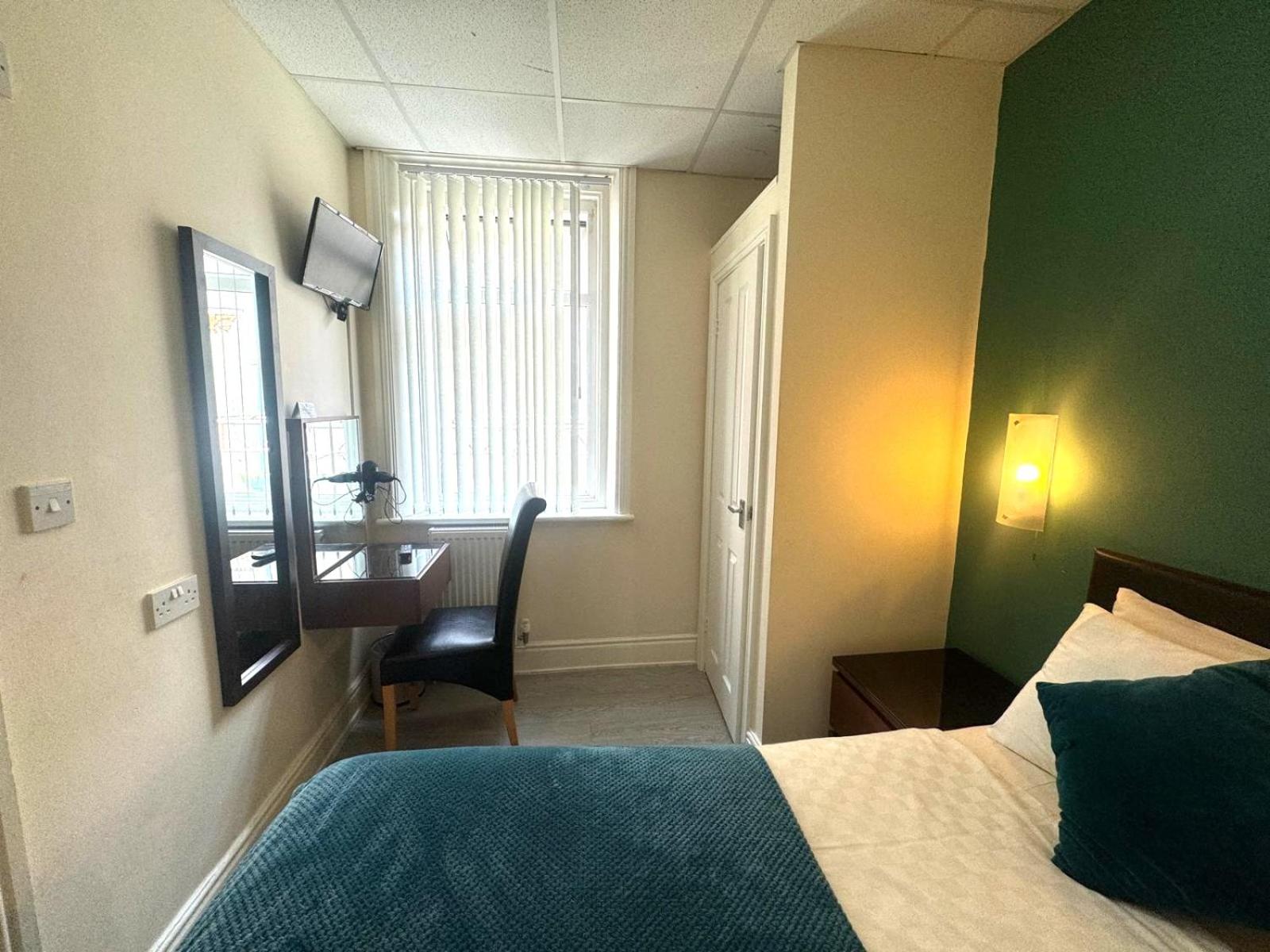 Double Room - Photo 6