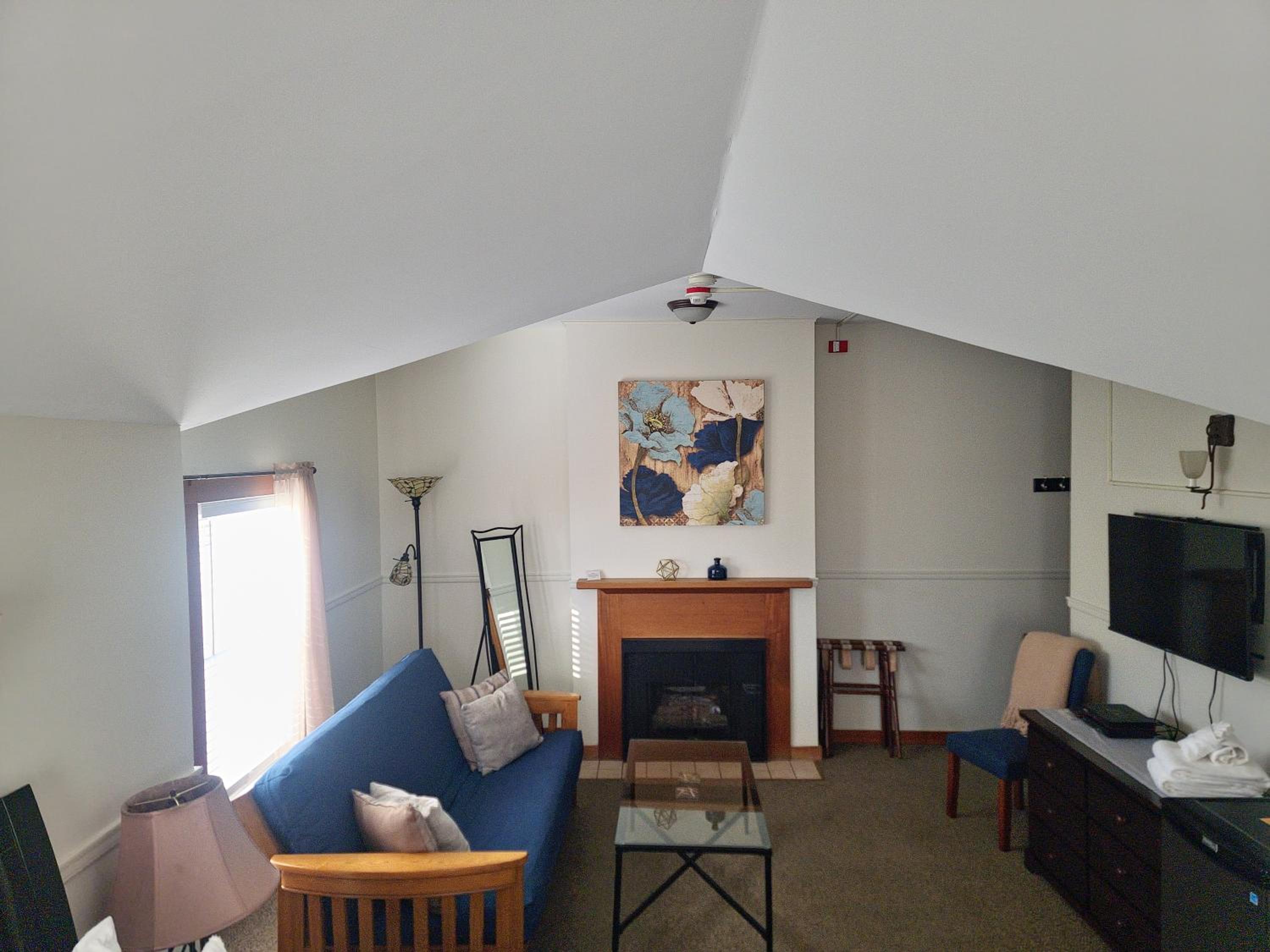 King Suite - Non-Smoking - Photo 1