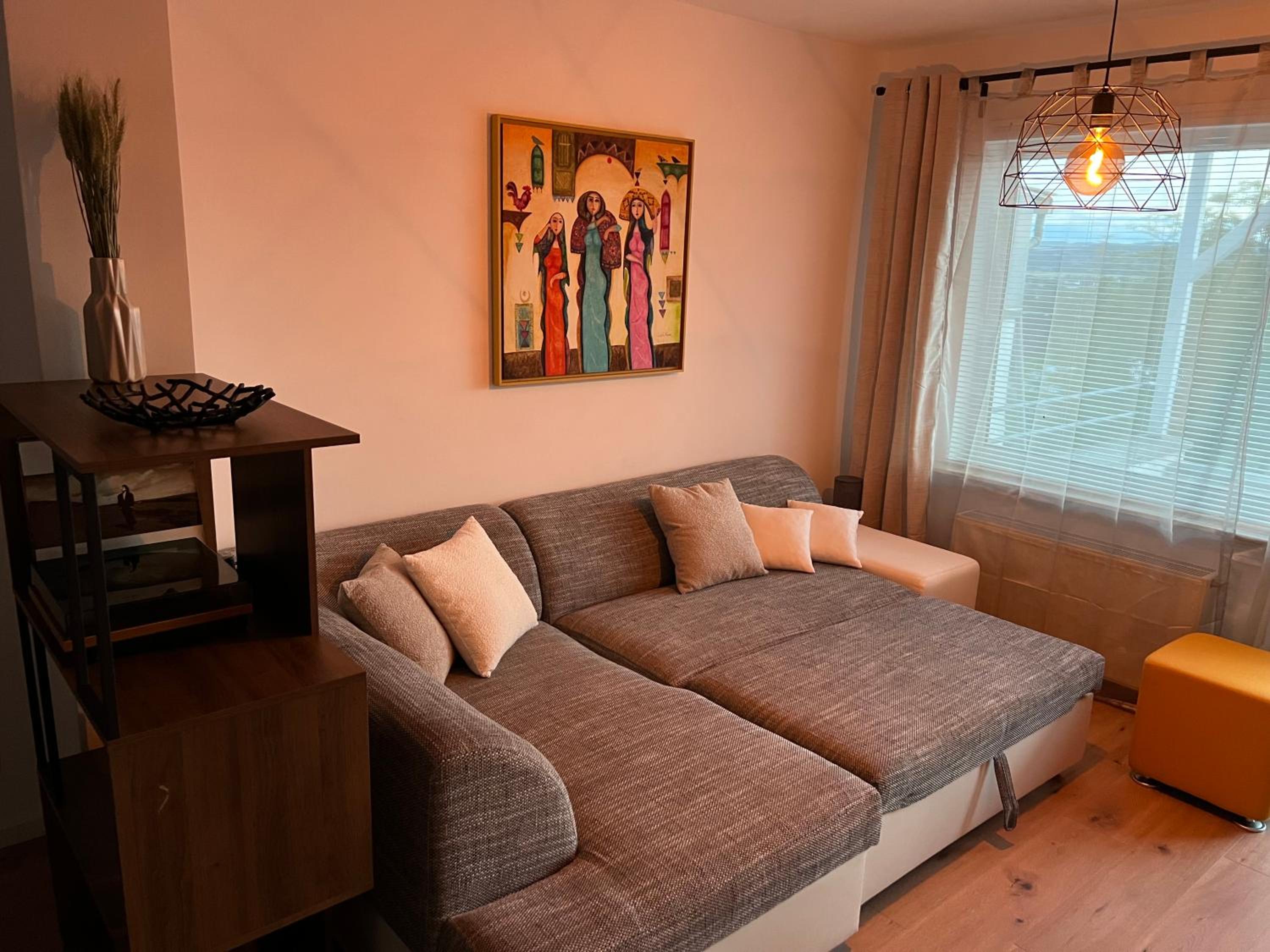 One-Bedroom Apartment photo 1