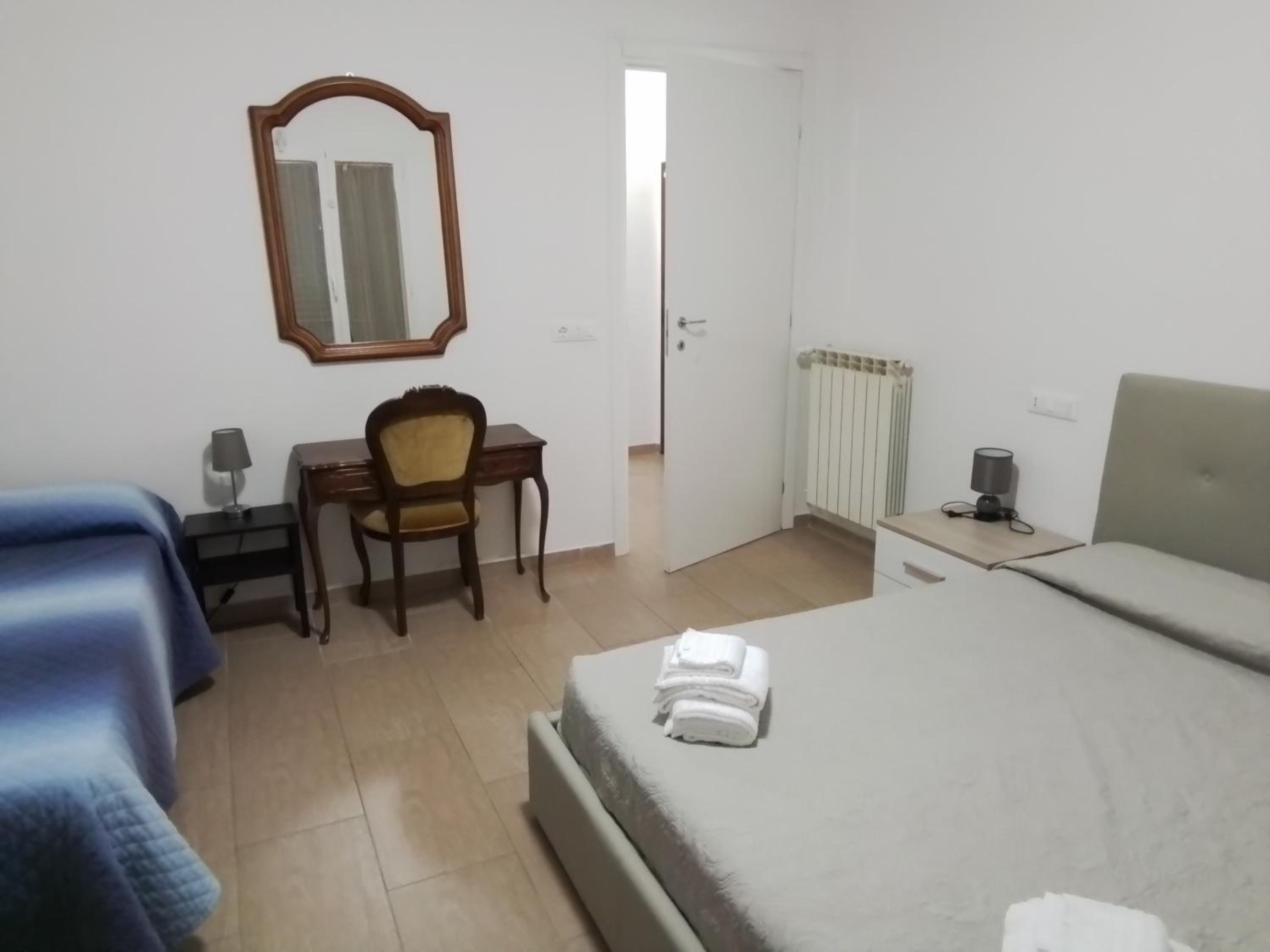 One-Bedroom Apartment photo 1