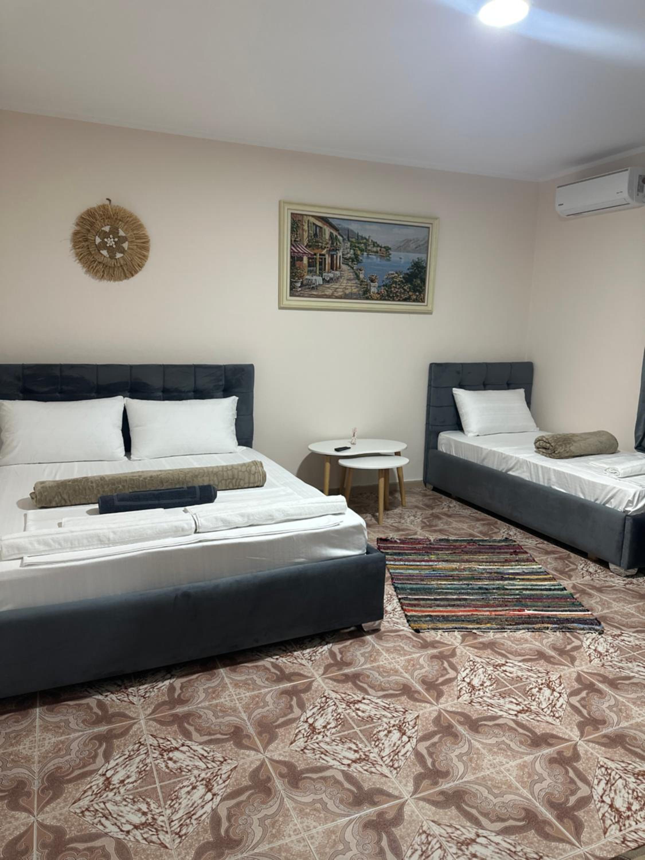 Deluxe Double Room (1 Adult + 2 Children)