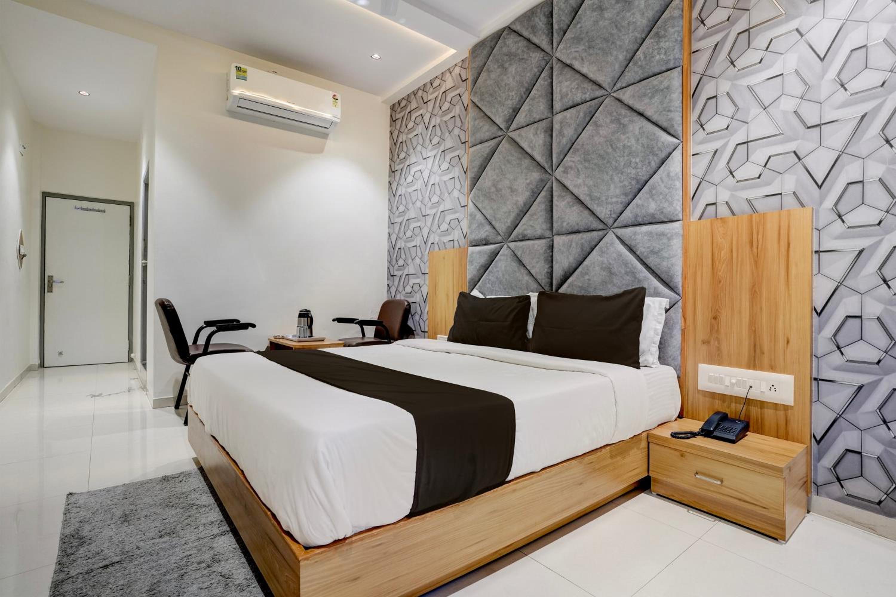 Deluxe Double Room photo 2