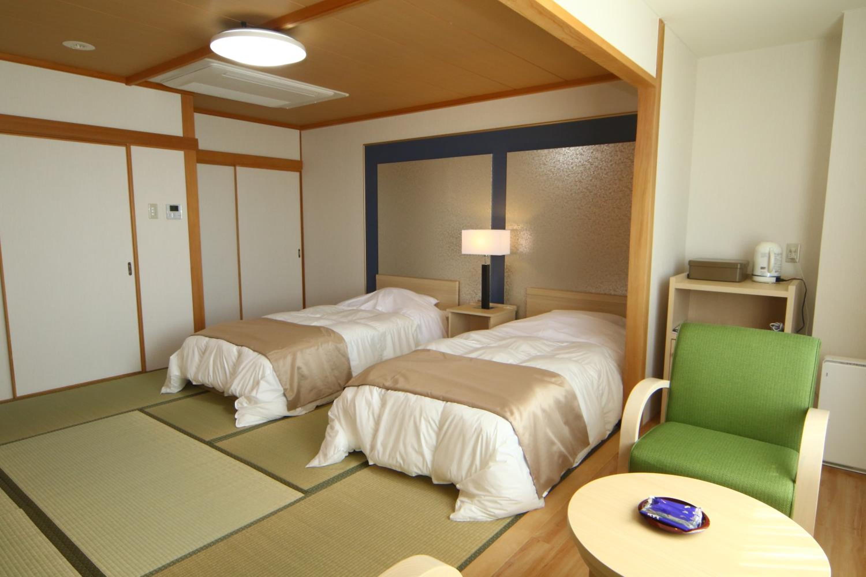 Japanese Twin Room - Non-Smoking photo 2