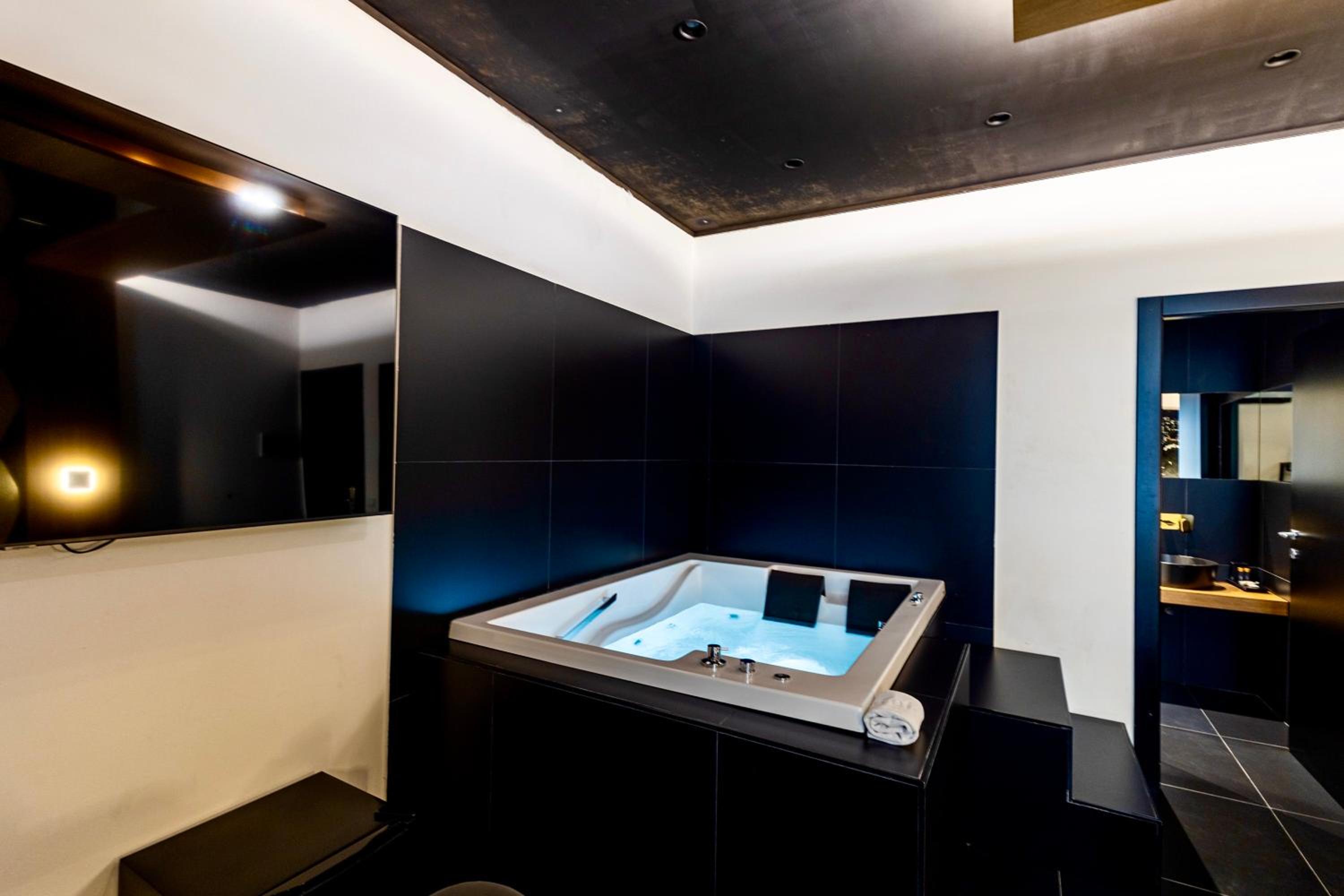 King Room with Spa Bath