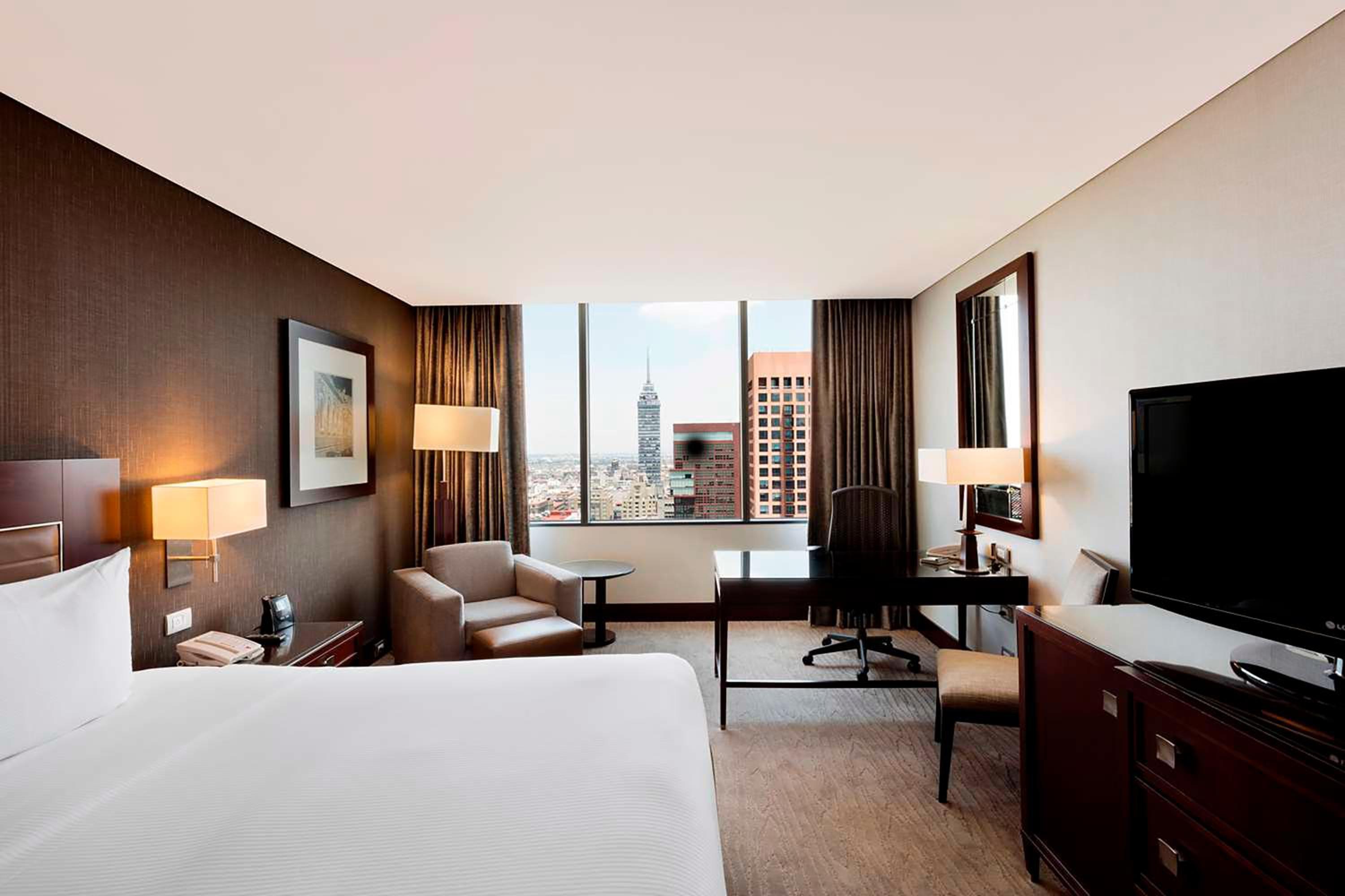 King Room with Alameda View - High Floor thumbnail 5