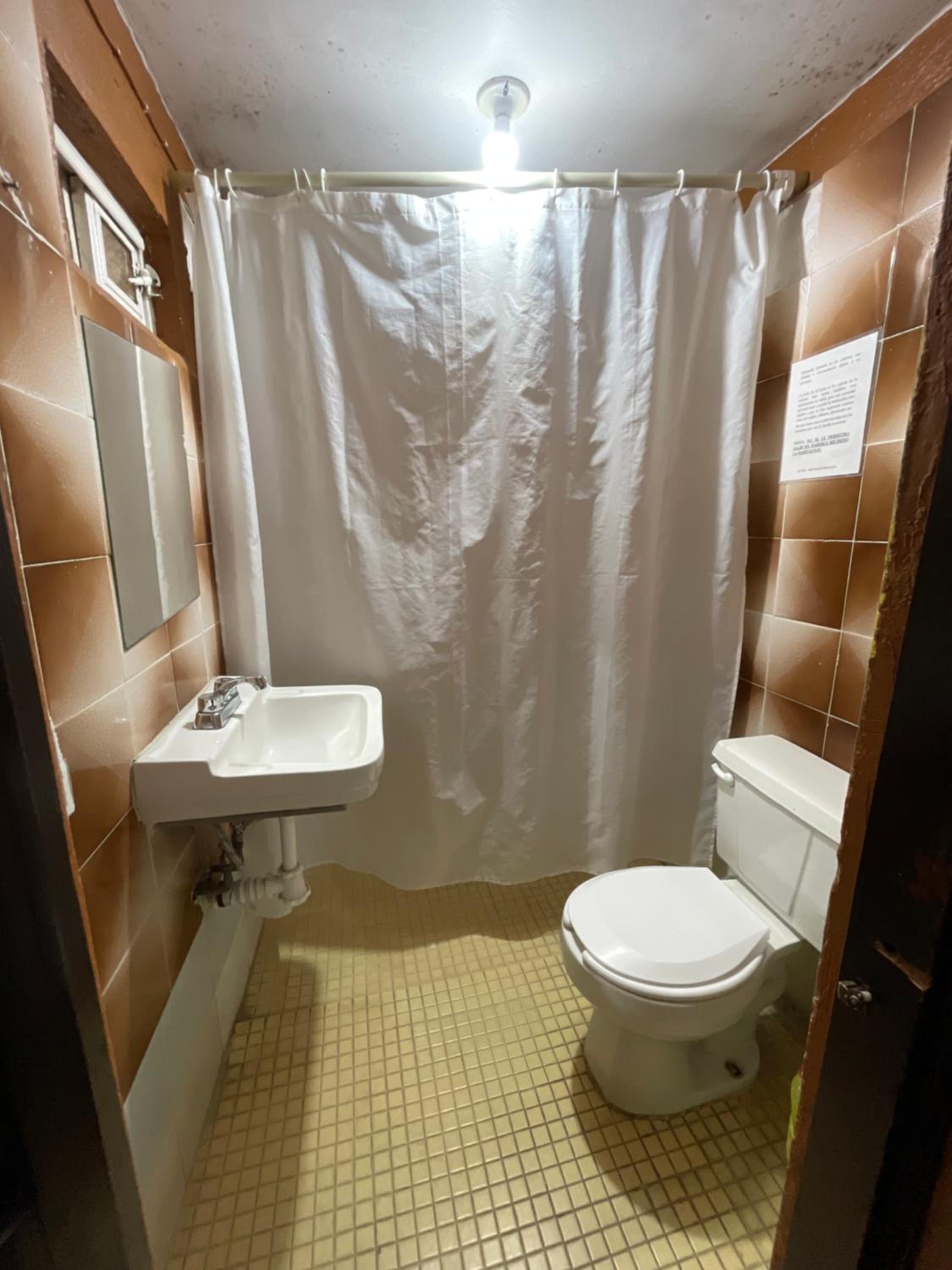 Twin Room With Private Bathroom photo 3