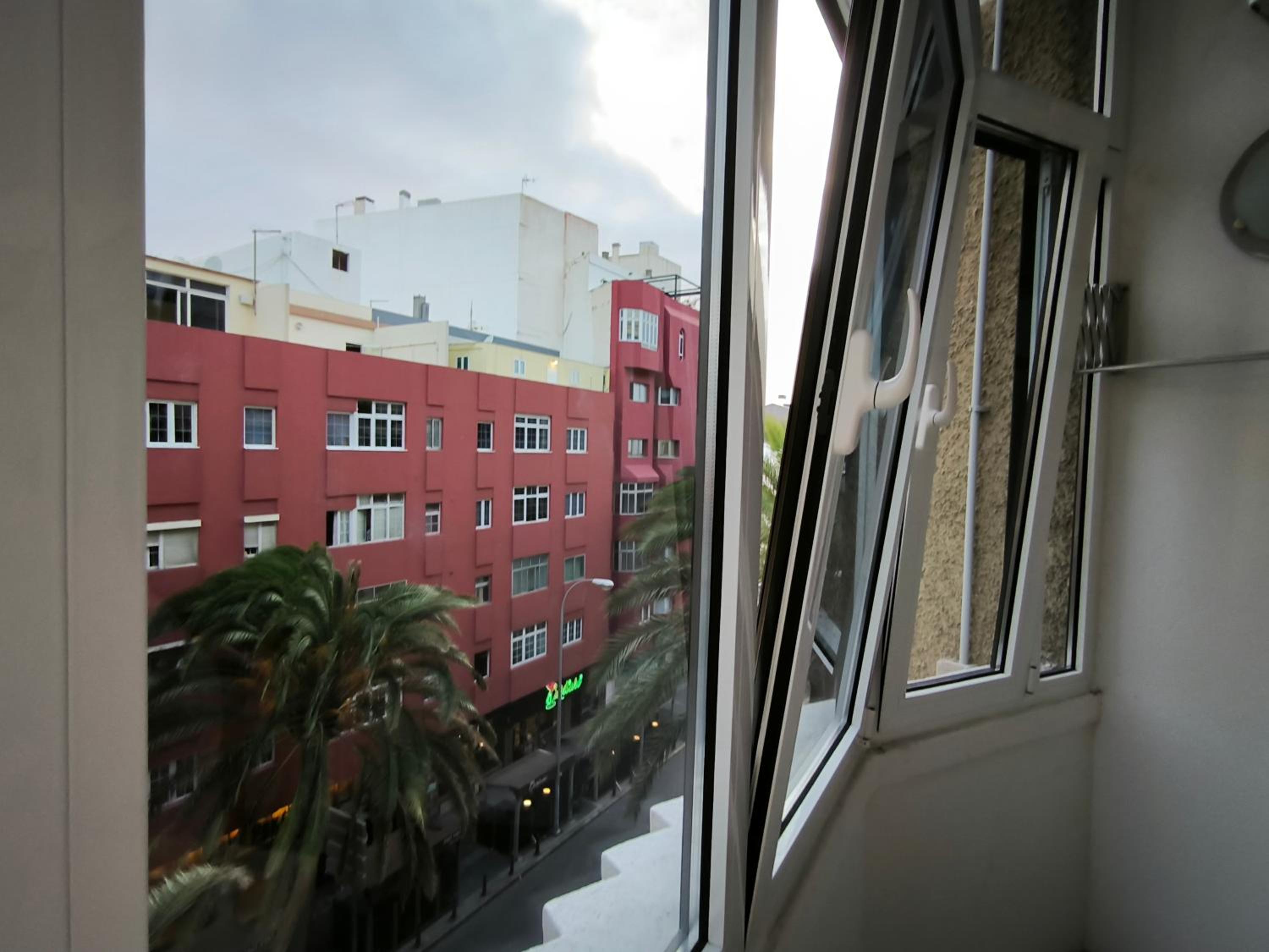 Studio Apartment - Photo 36