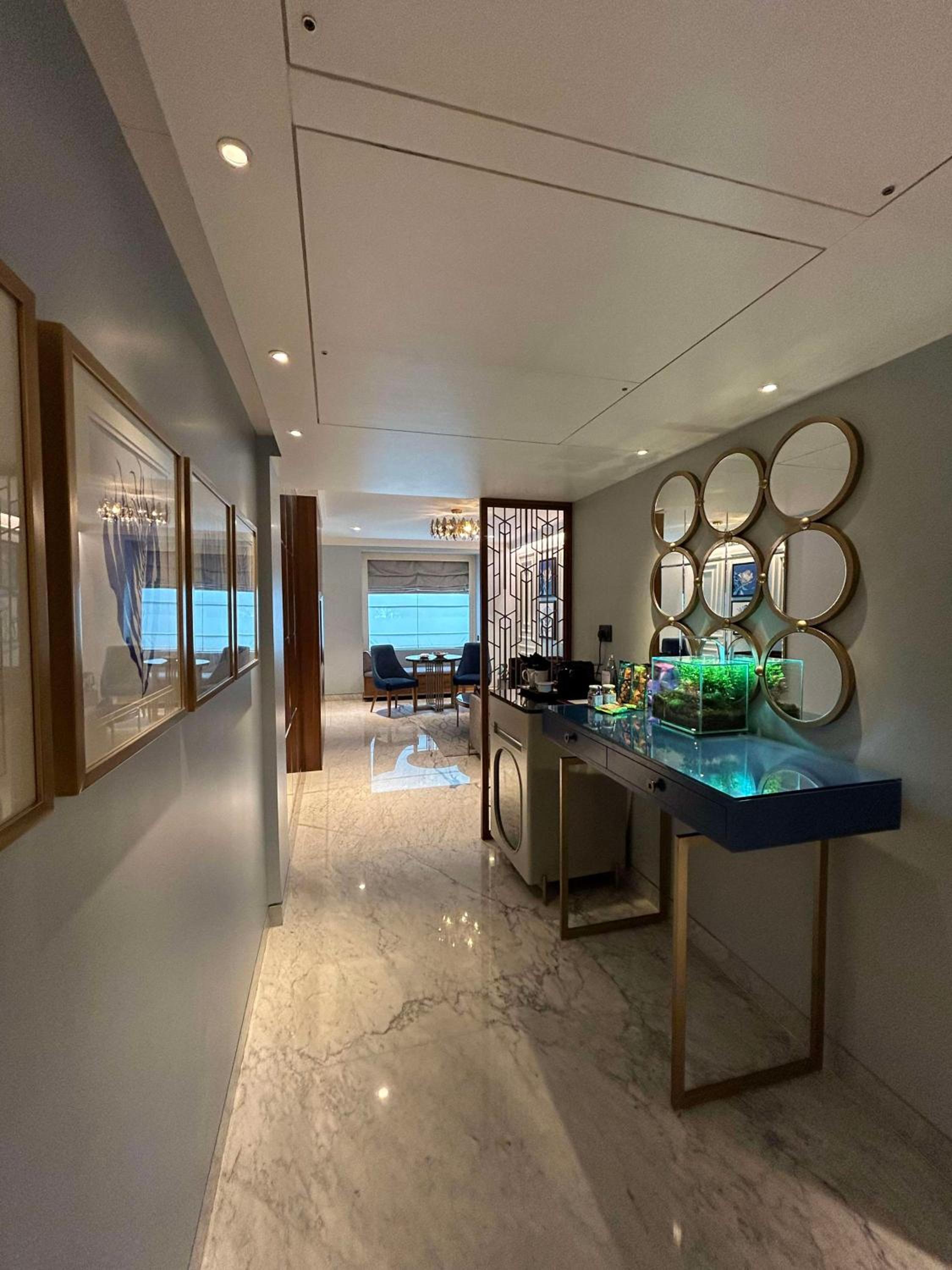 Executive Suite with Airport Transfers and Club Lounge access