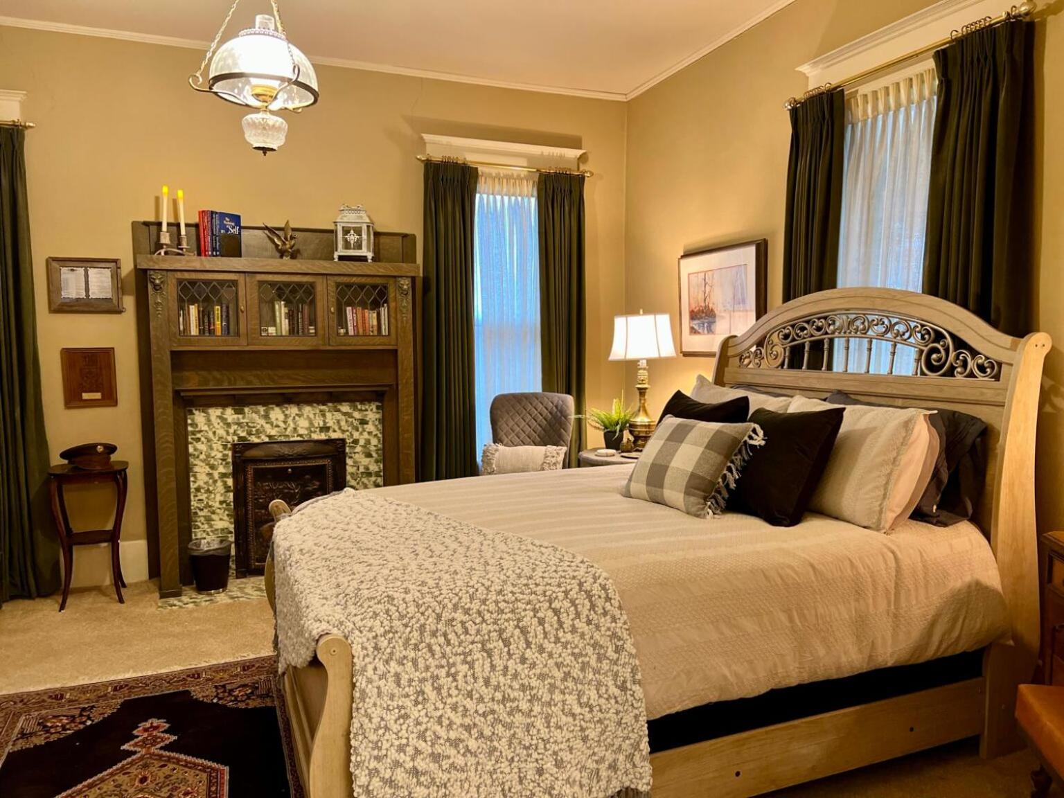 Deluxe Queen Room - Photo 1