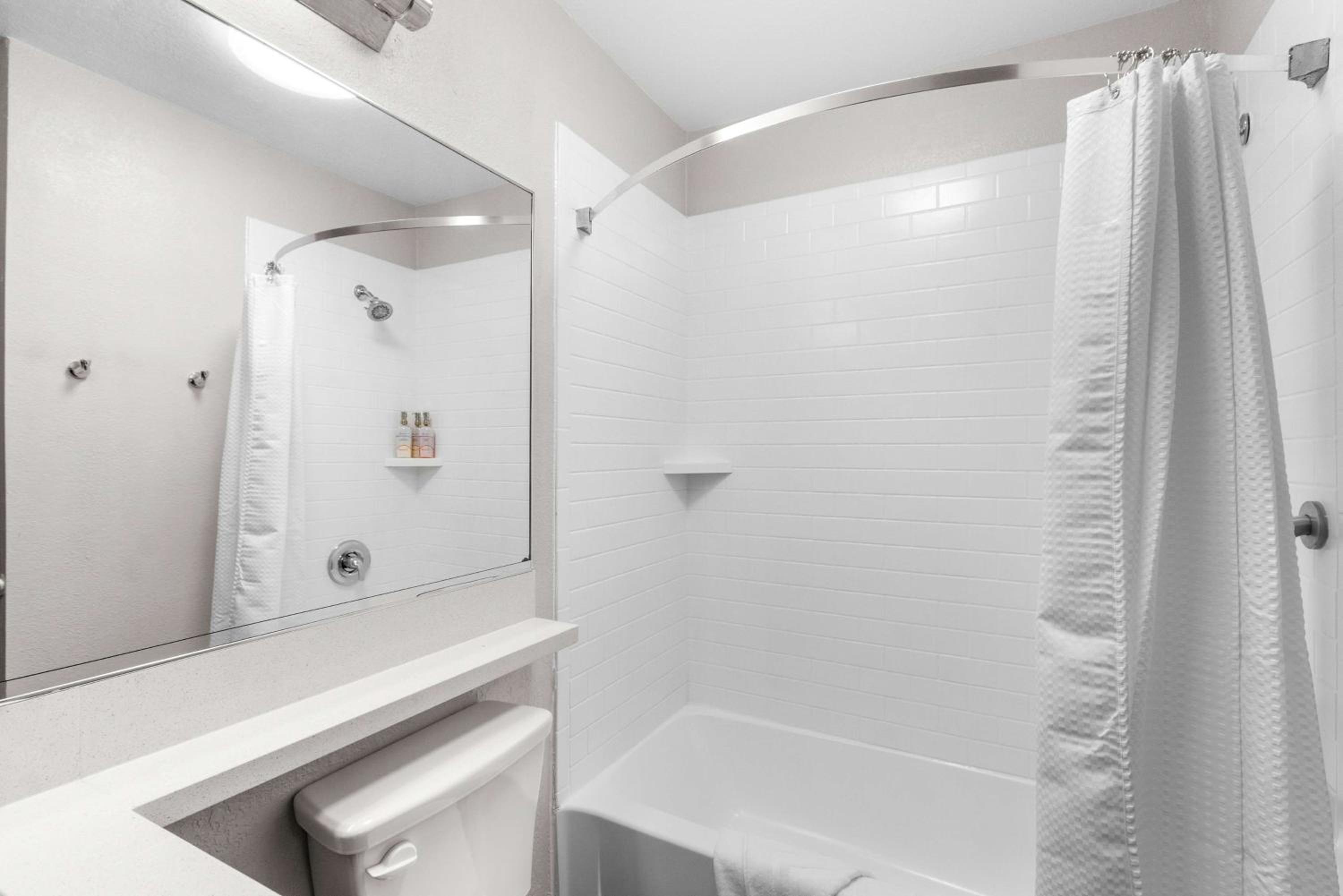 One-Bedroom King Suite - Non-Smoking