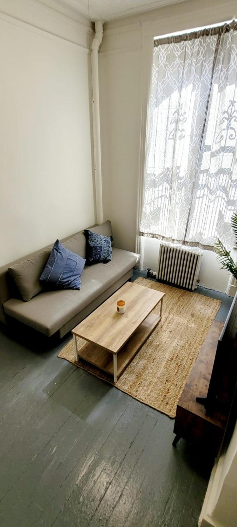 One-Bedroom Apartment photo 2