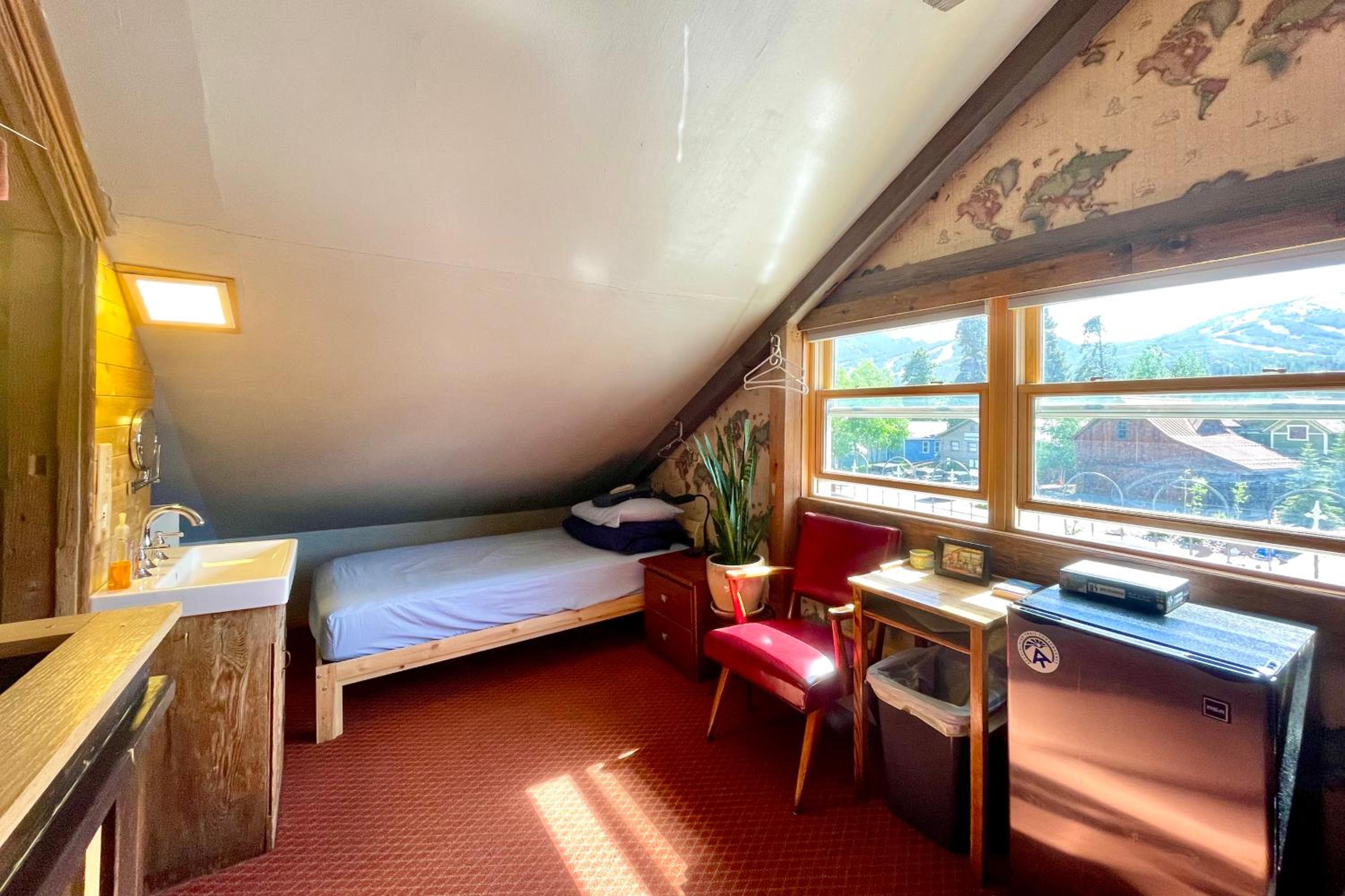 Bed in 8-Bed Mixed Dormitory Room photo 2