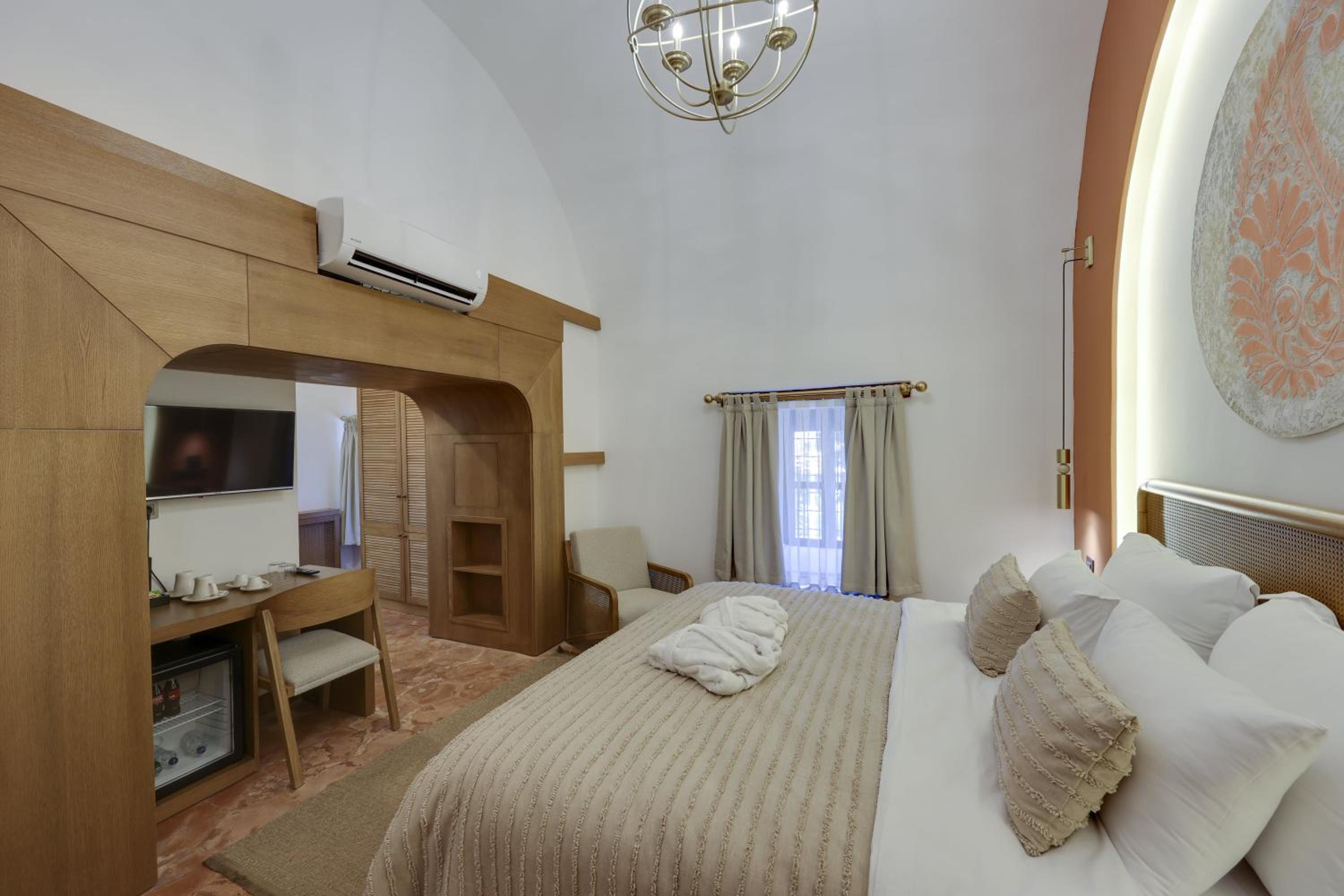 Suite - Photo 26
