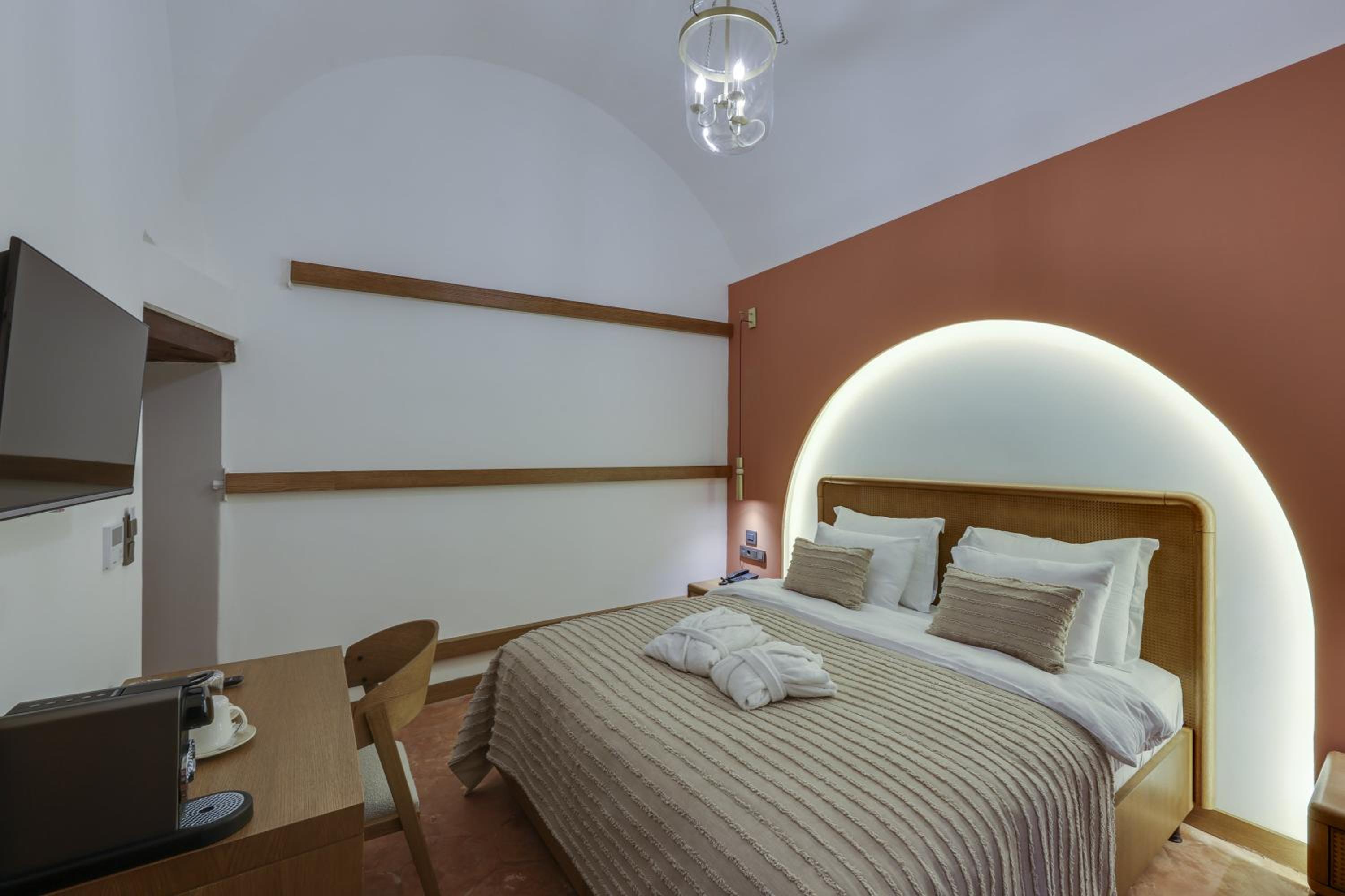 Suite - Photo 23