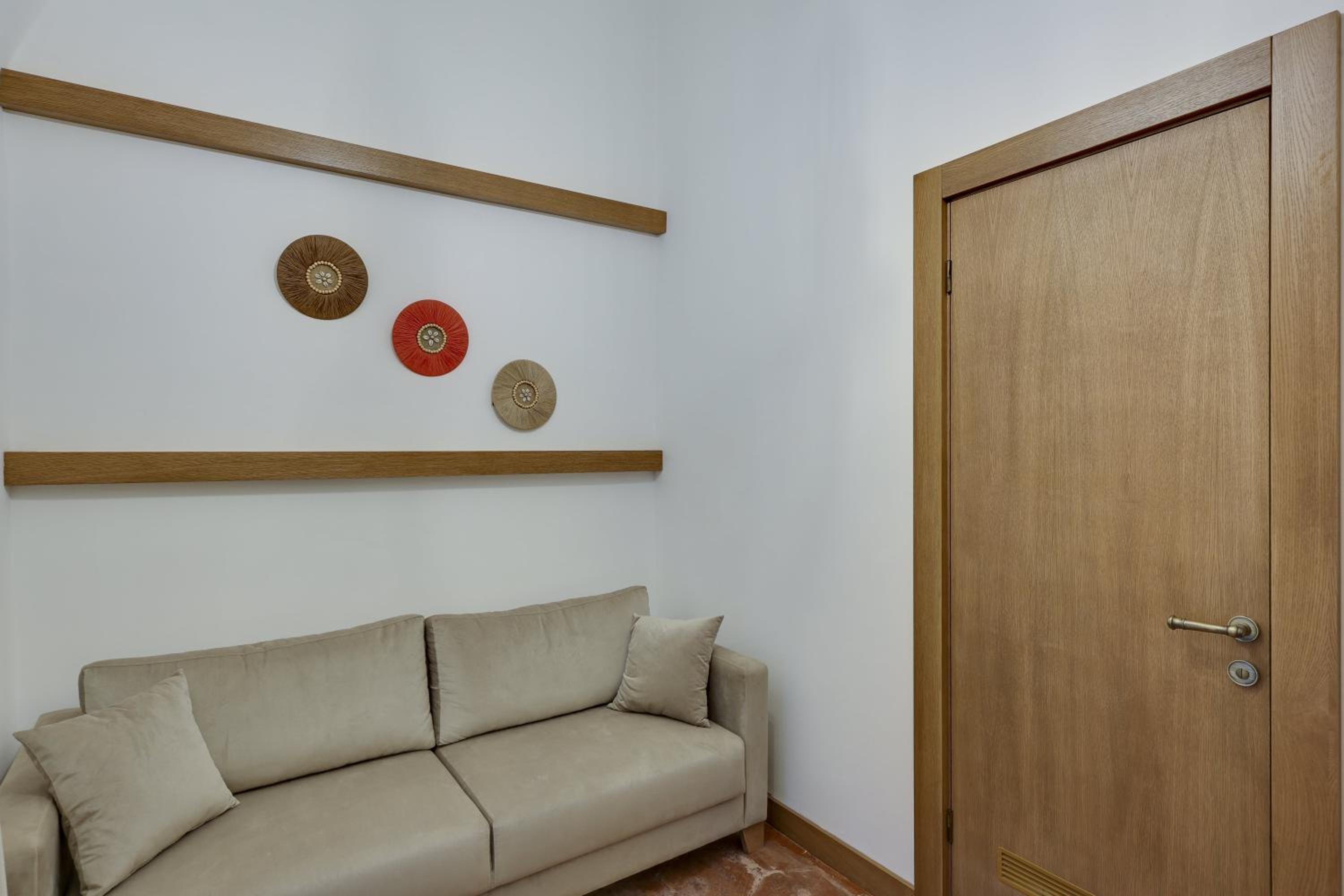 Suite - Photo 25