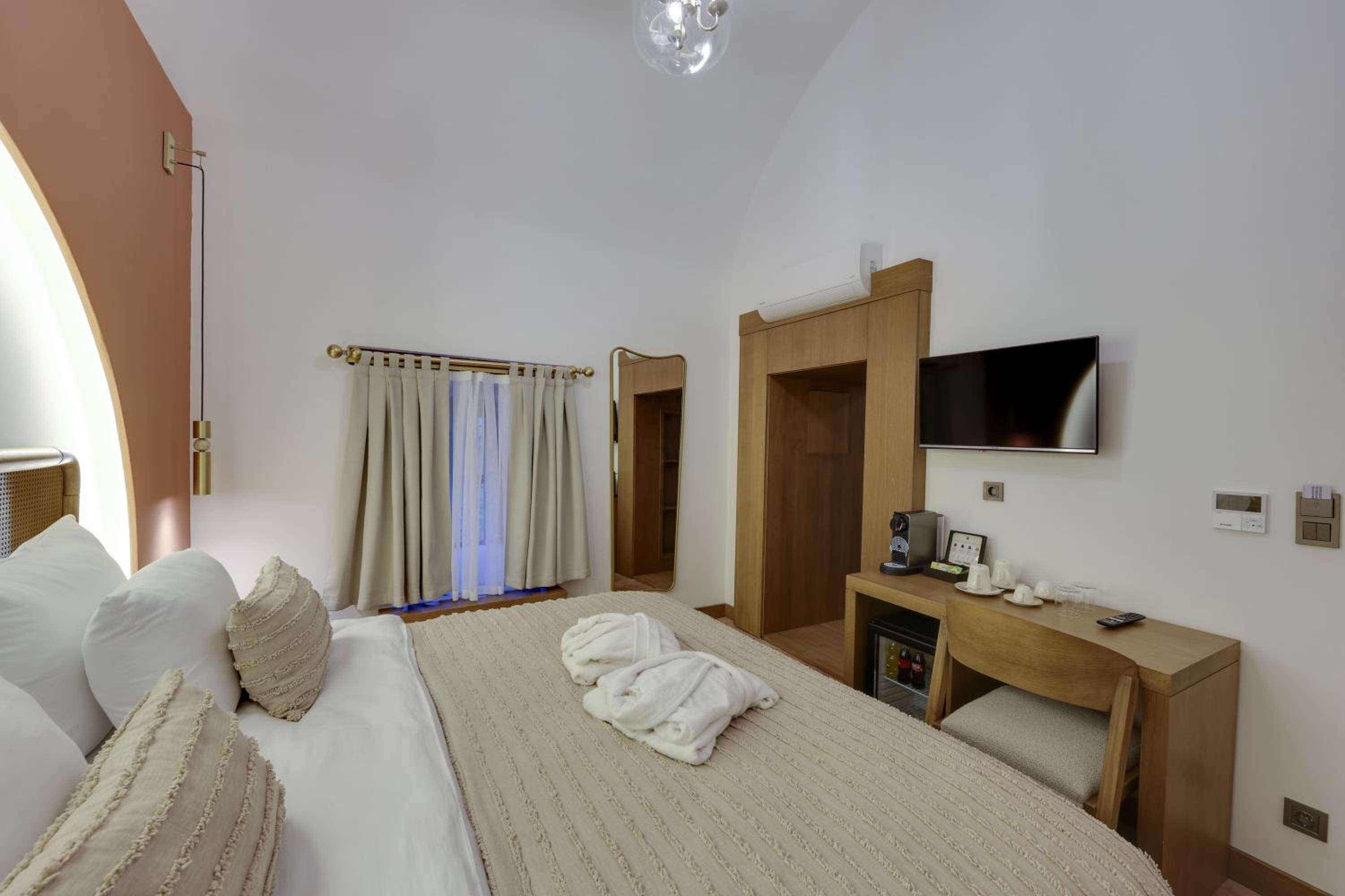 Suite - Photo 20