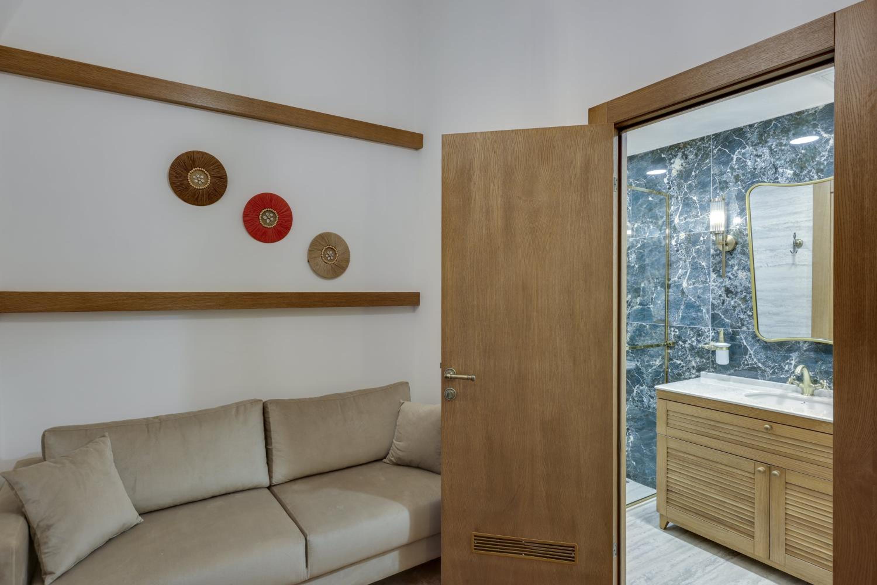 Suite - Photo 21