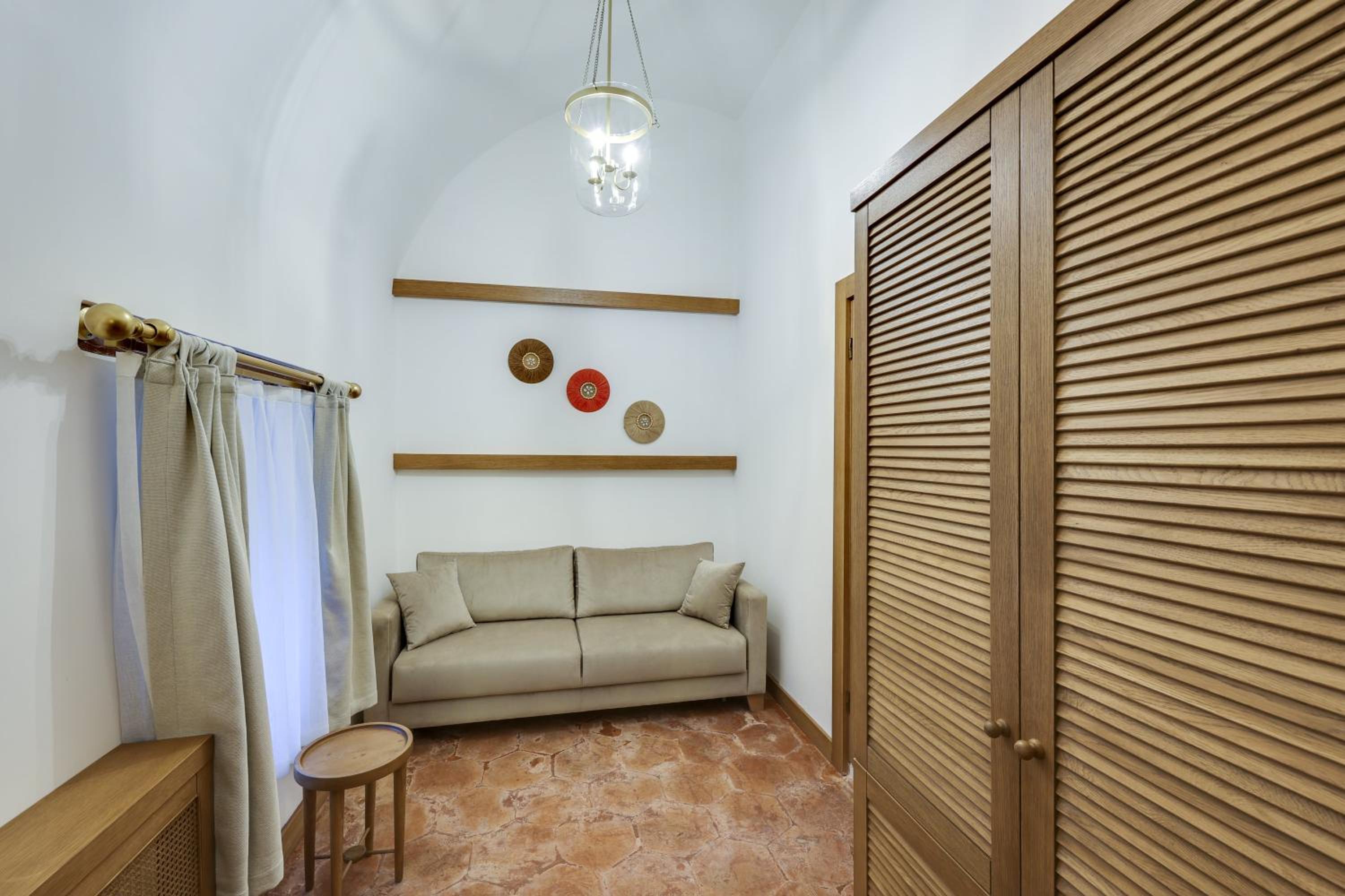 Suite - Photo 14