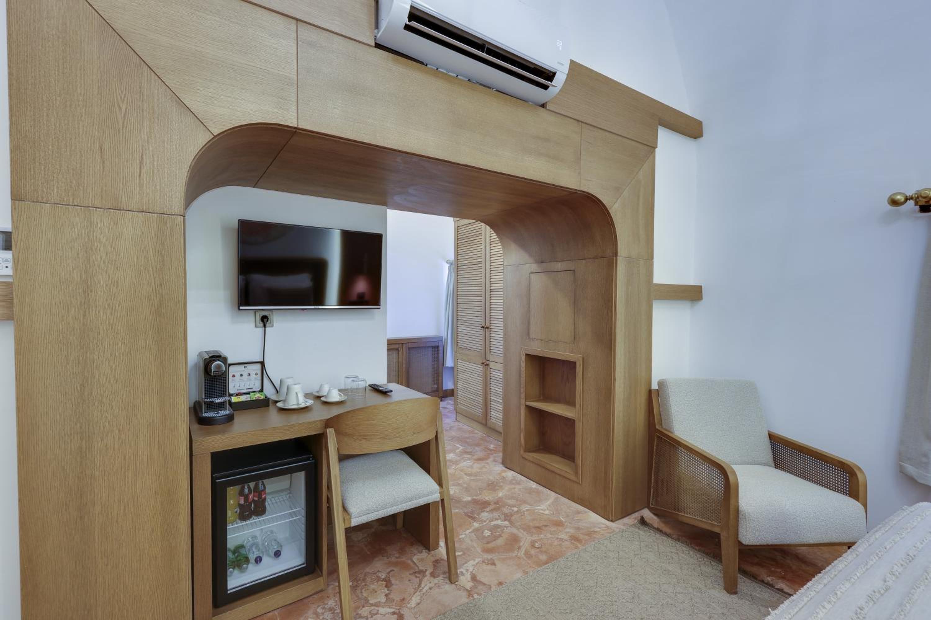 Suite - Photo 4