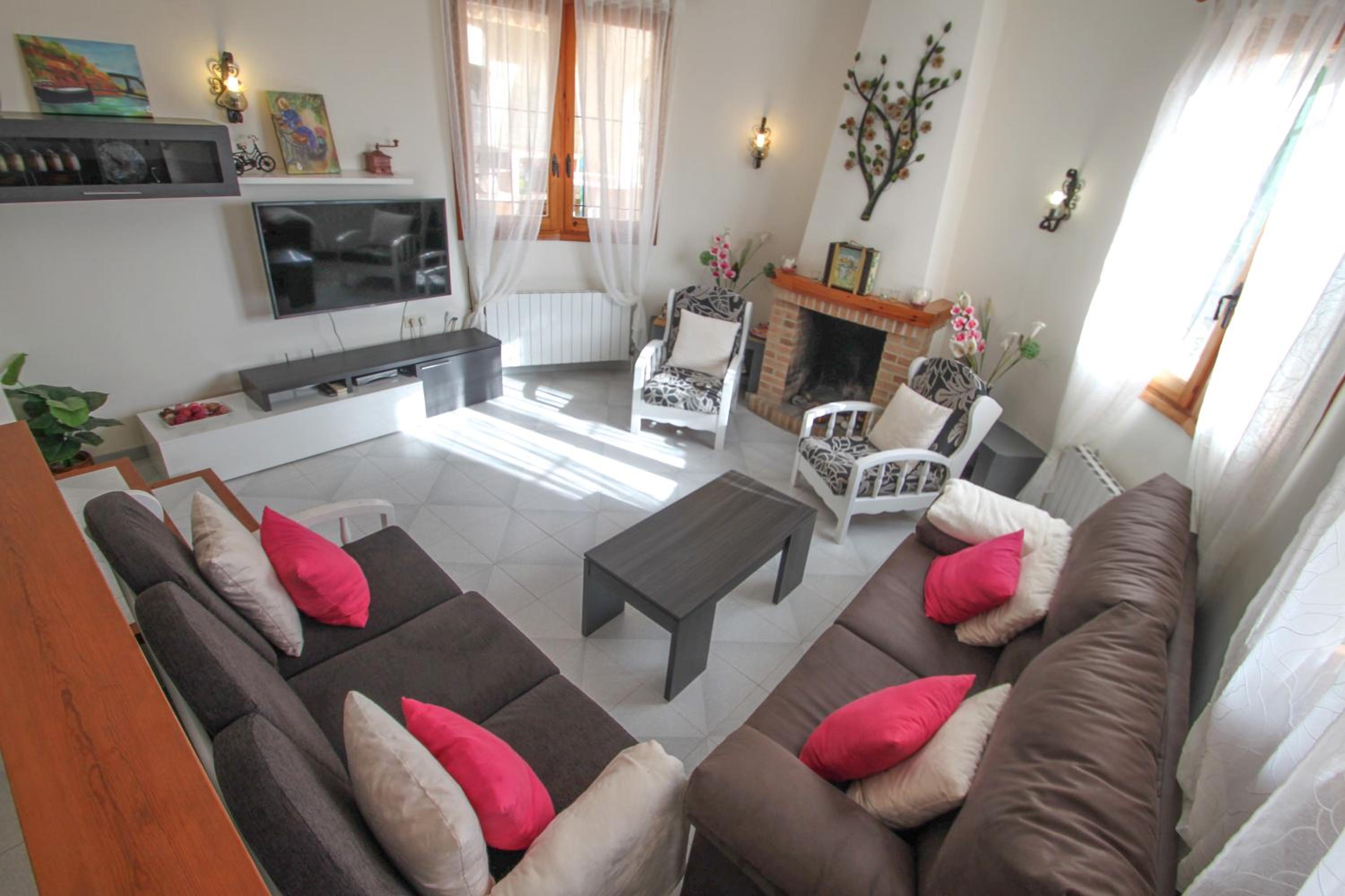 Three-Bedroom House photo 3