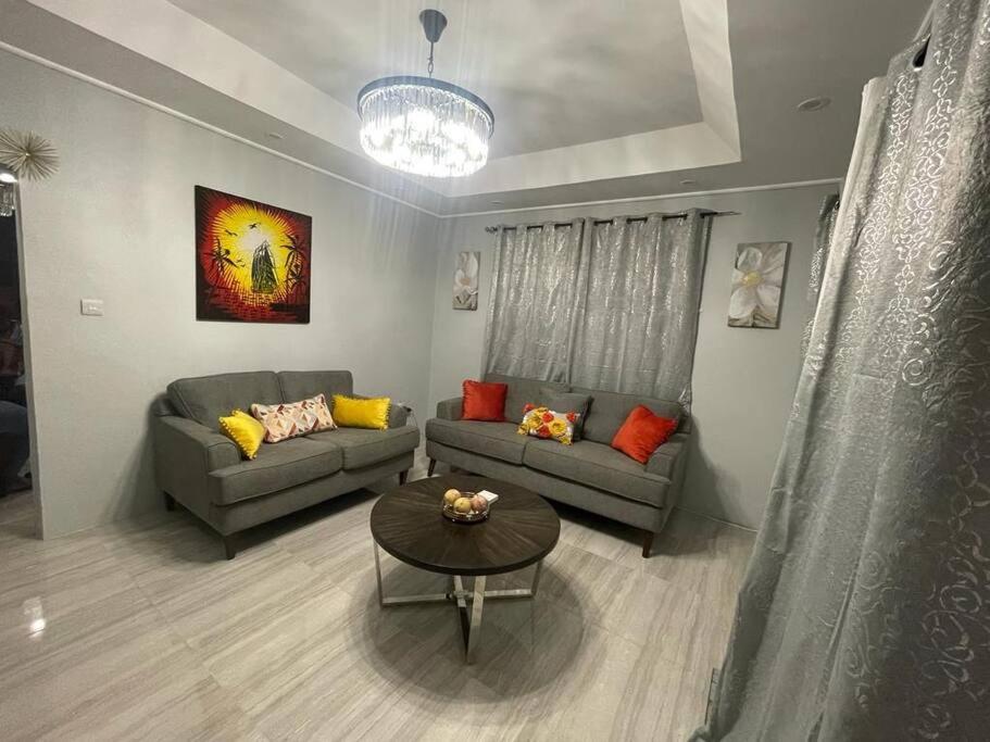 Three-Bedroom House photo 2