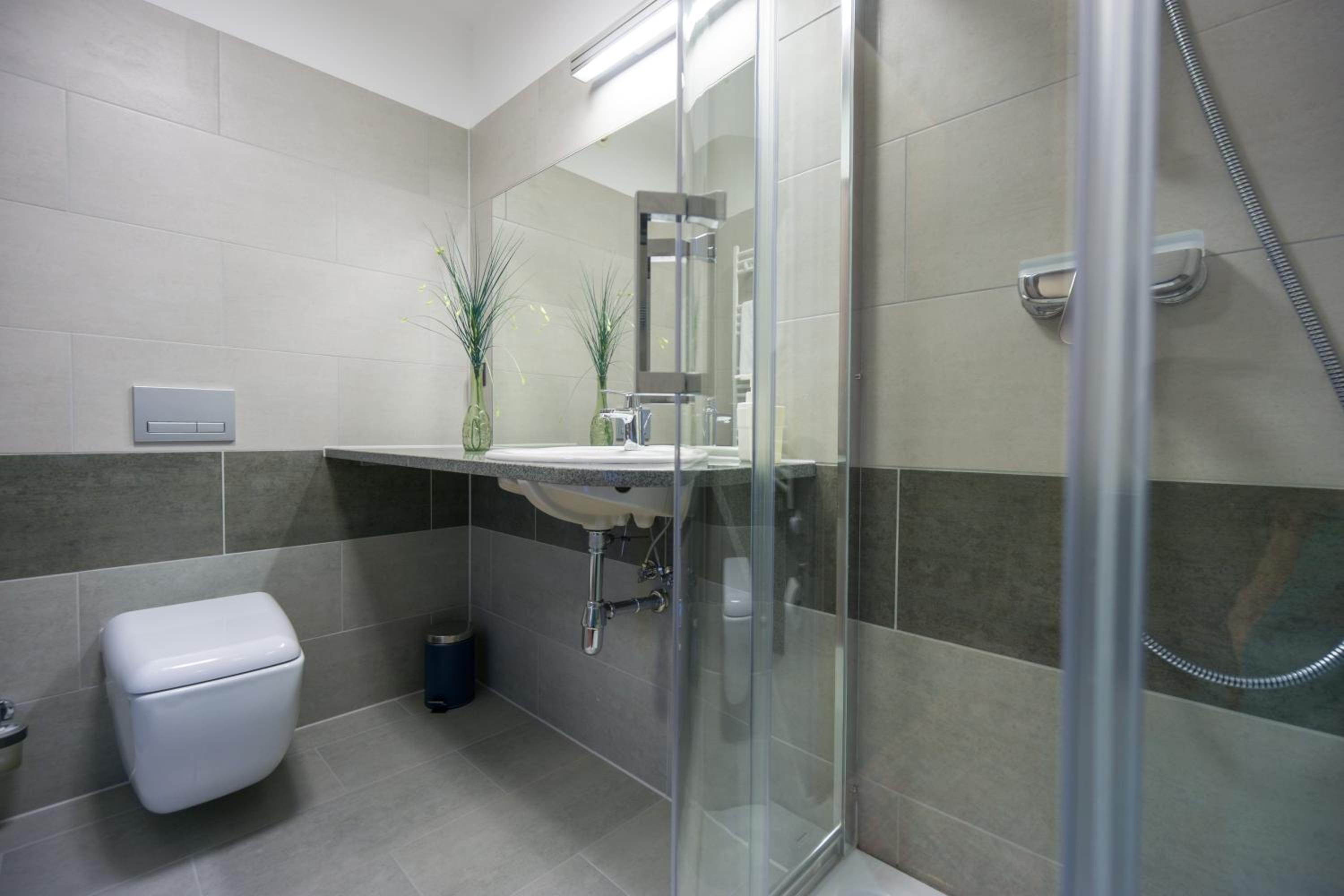 Double or Twin Room - Photo 7