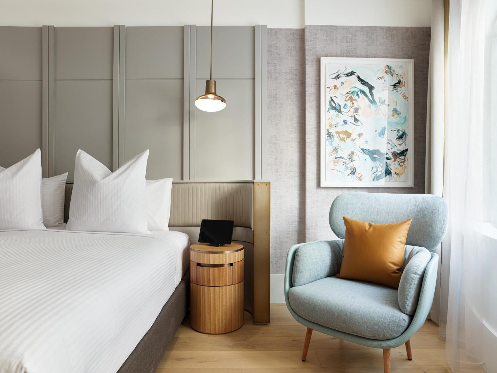 Luxury King Room thumbnail 6