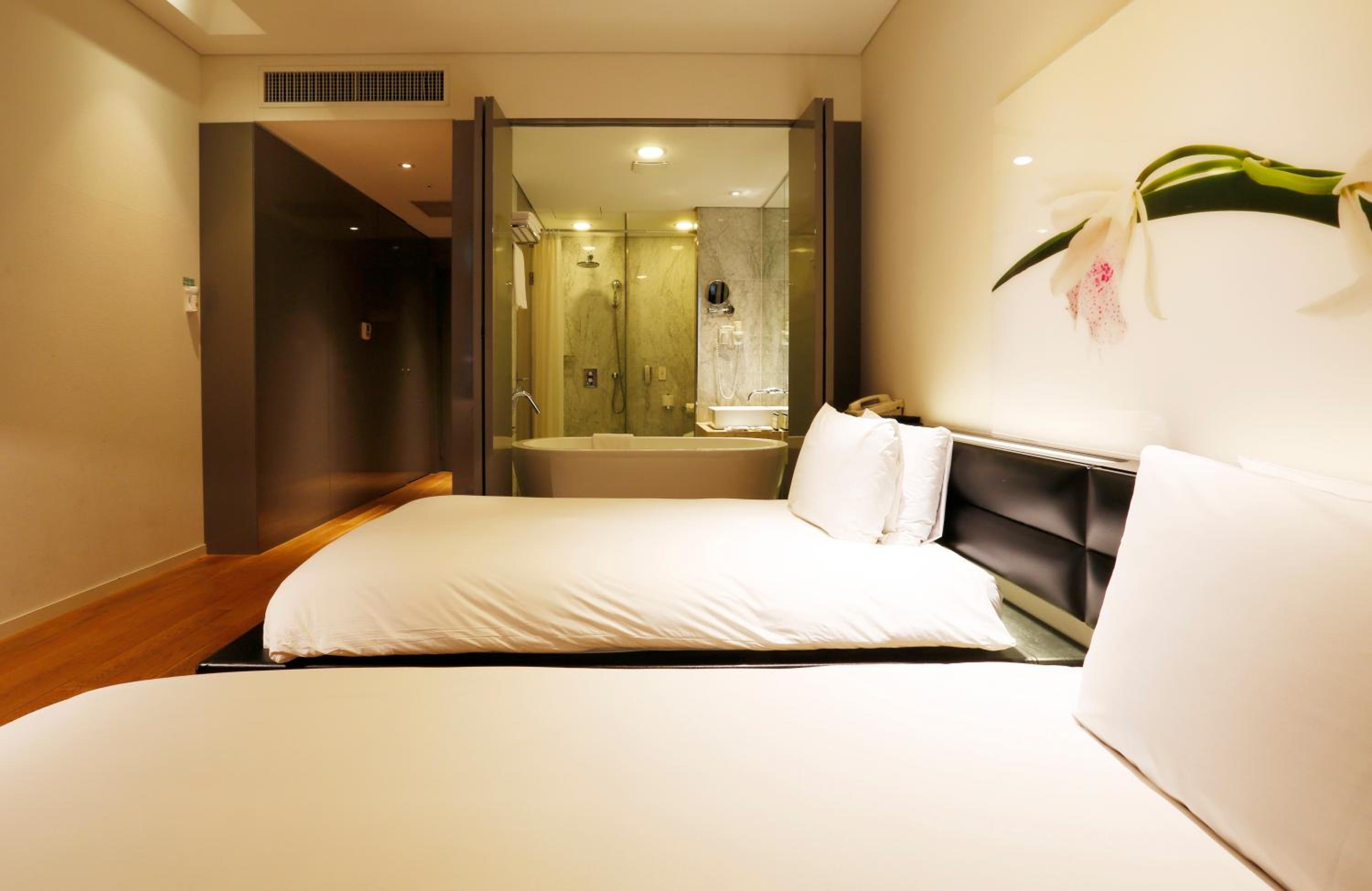 Deluxe Twin Room - Smoking photo 3