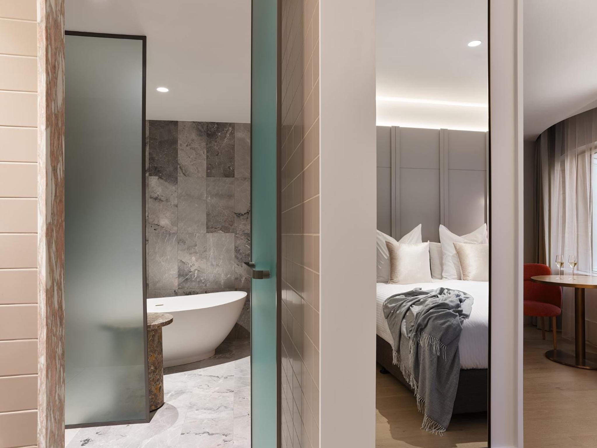 Junior King Suite