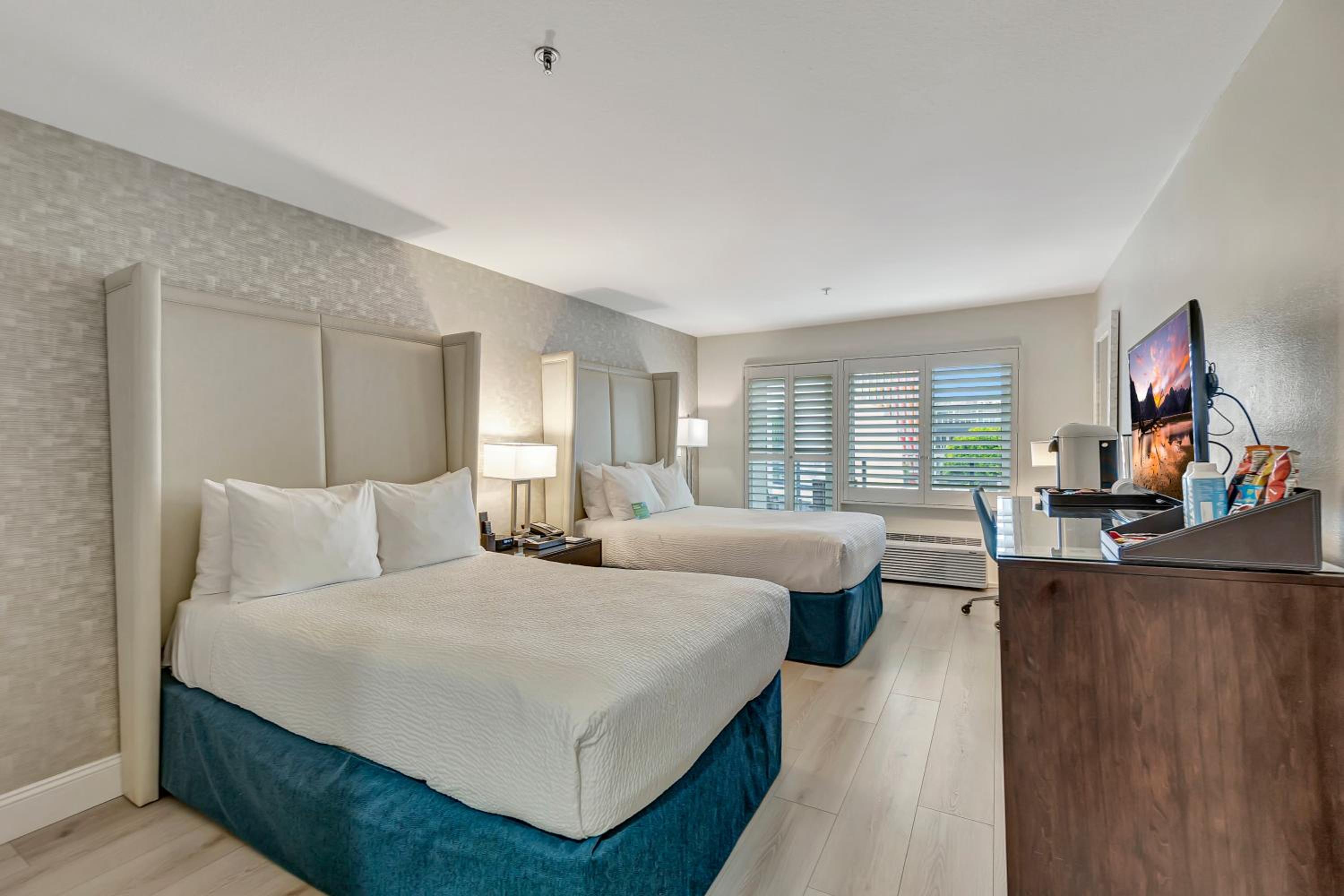 Standard Two Double Beds with Balcony photo 1