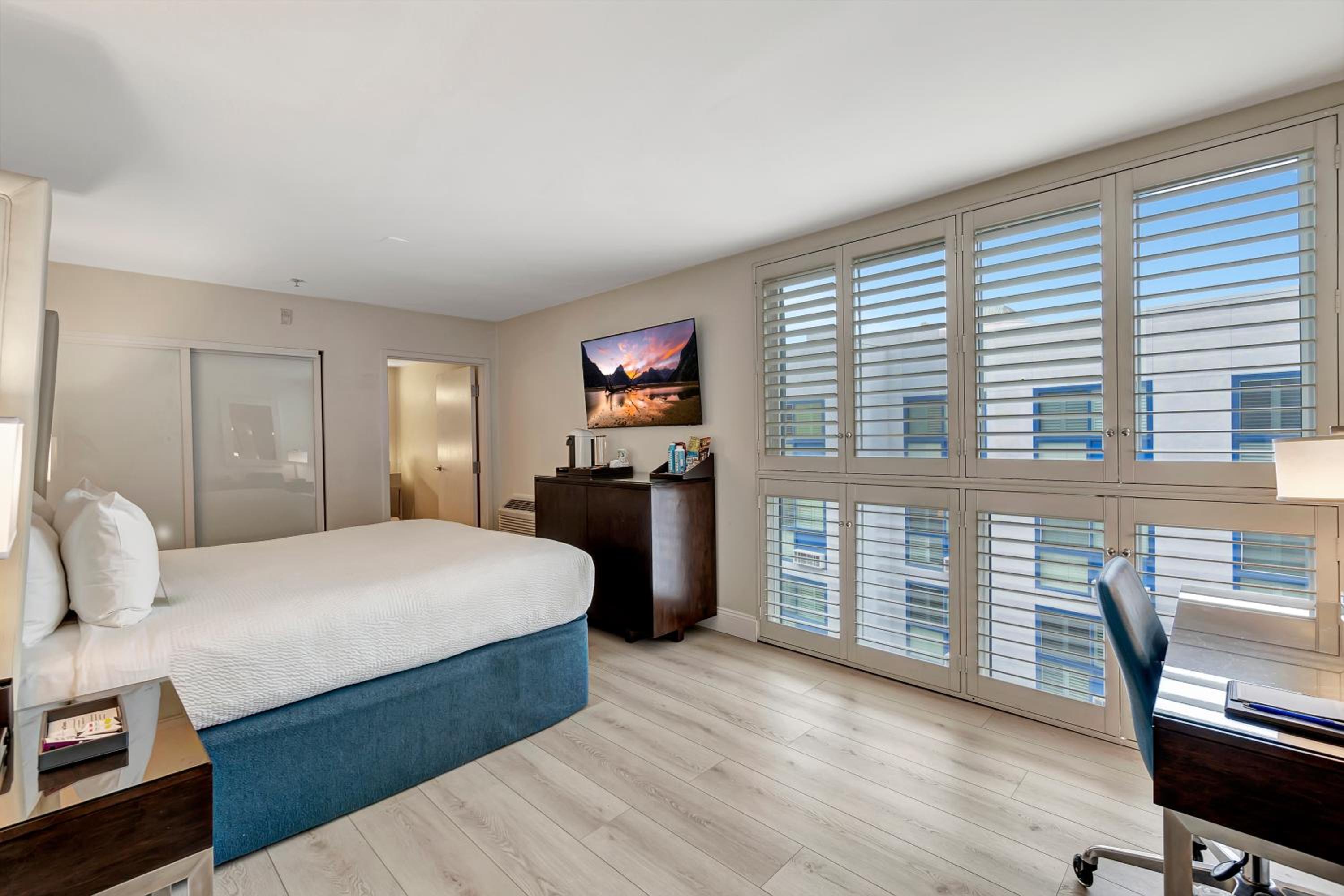 Standard King Room photo 2