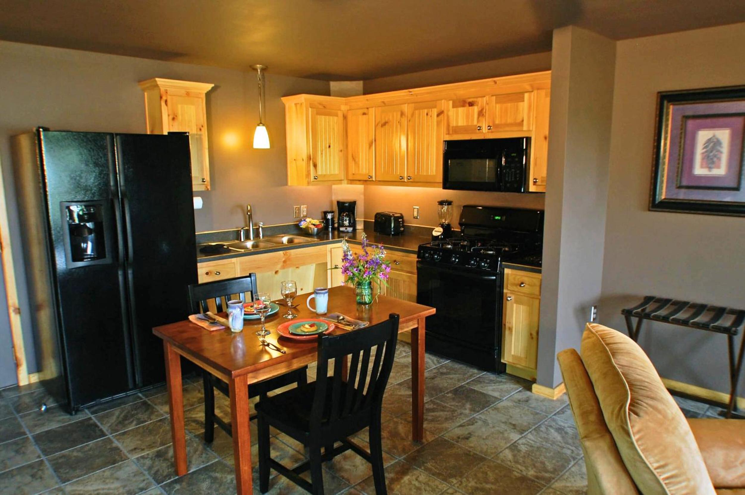 Queen Suite with Lake View photo 3