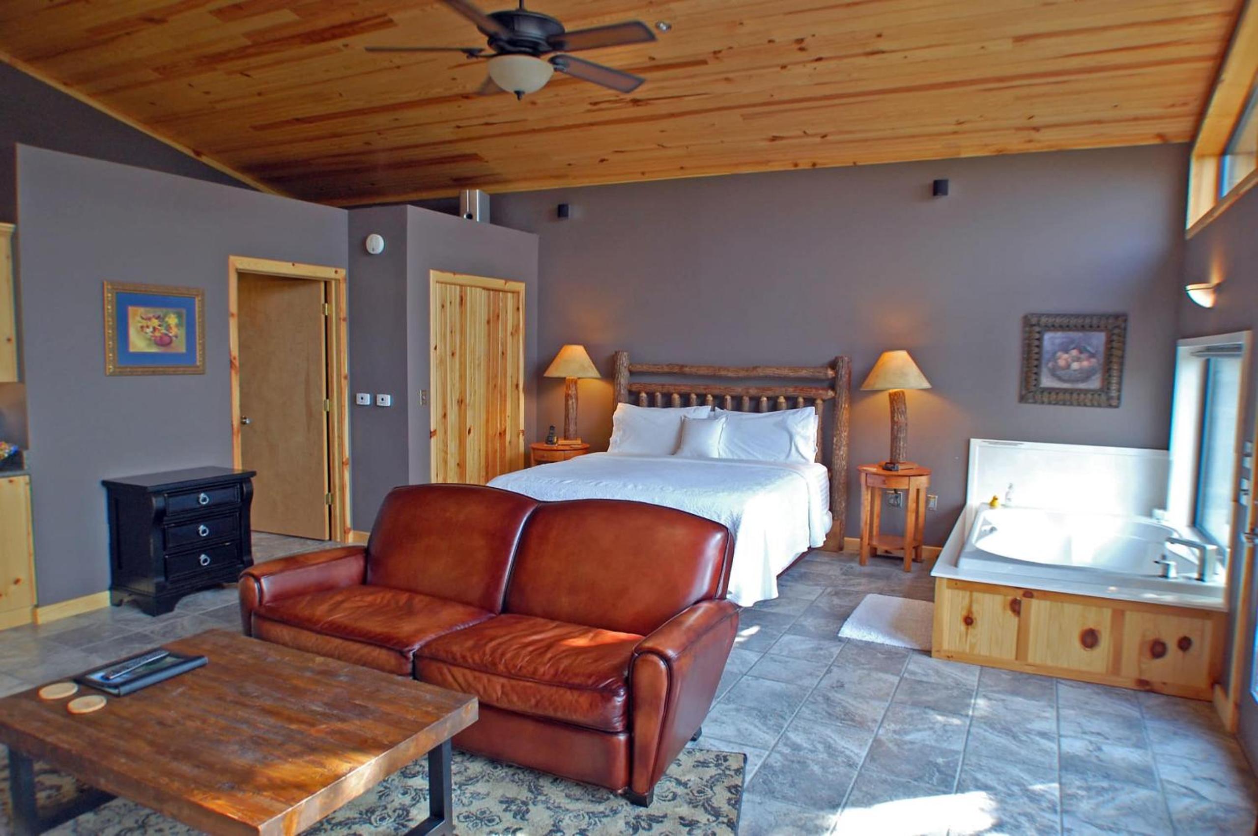 King Cabin with Lake View