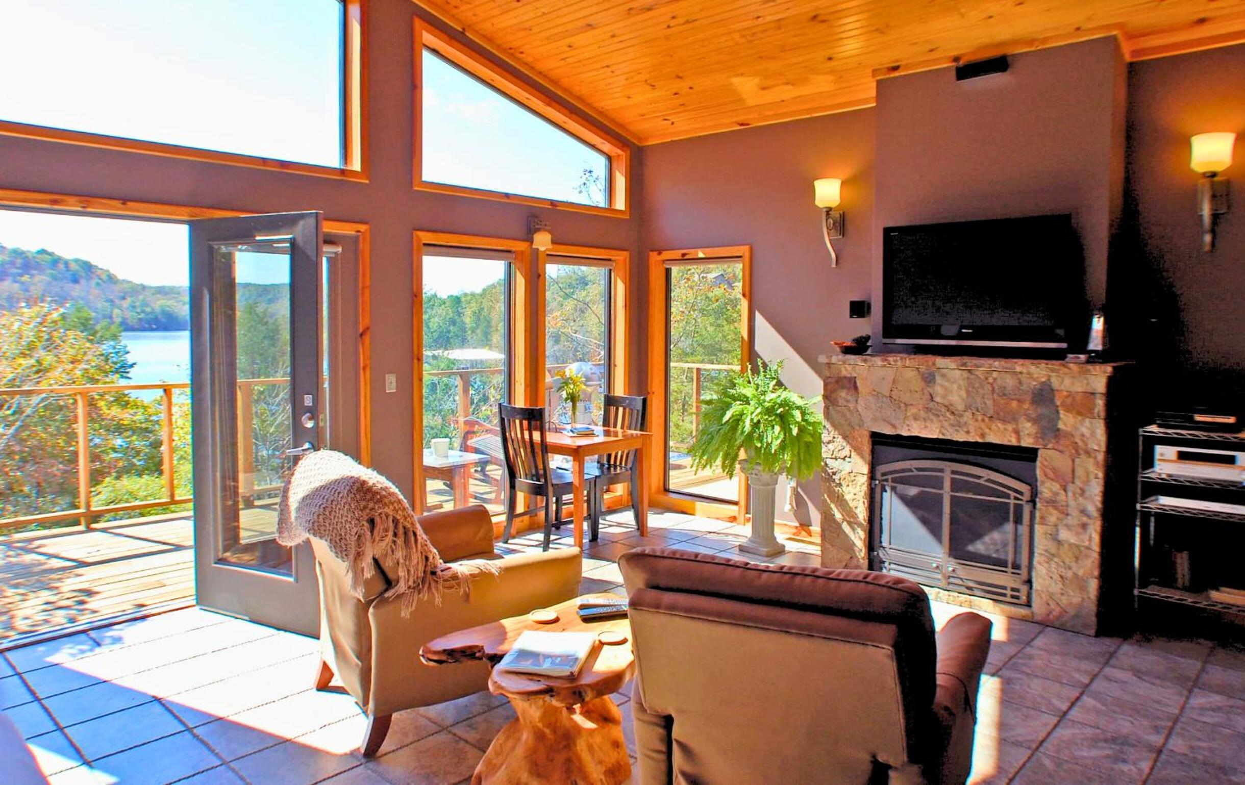 Premier King Cabin with Lake View