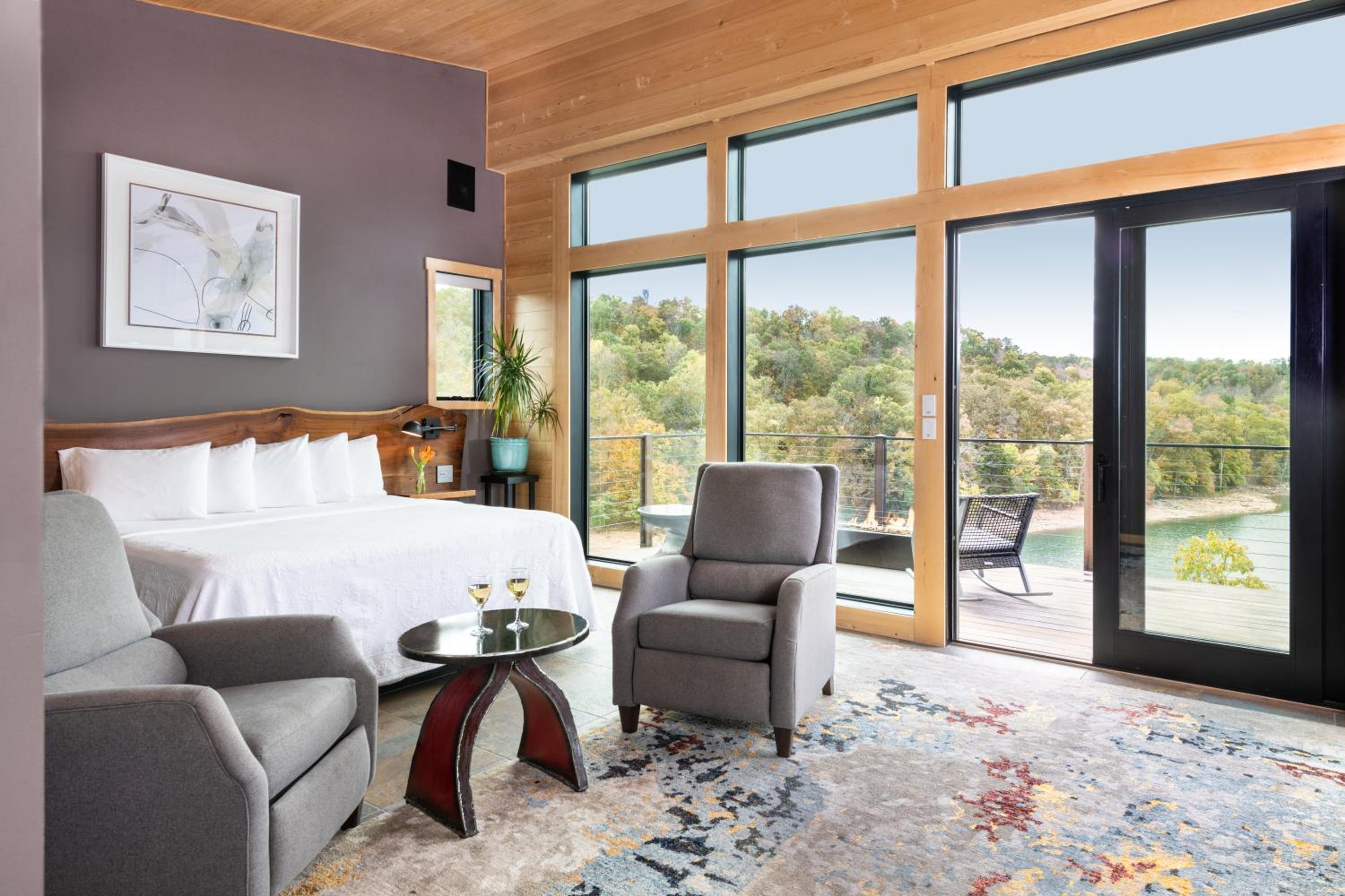 Superior King Suite photo 3