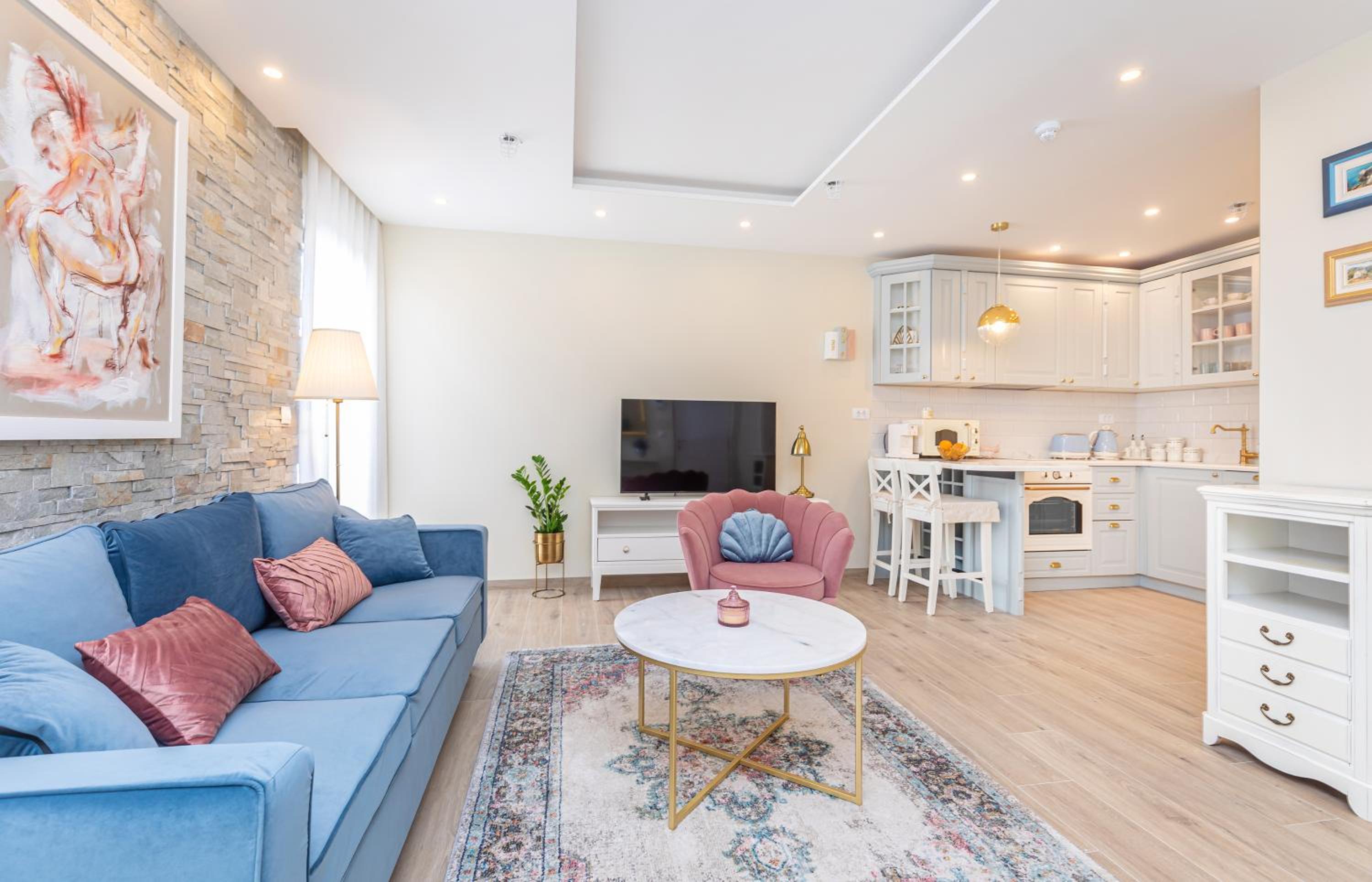 One-Bedroom Apartment