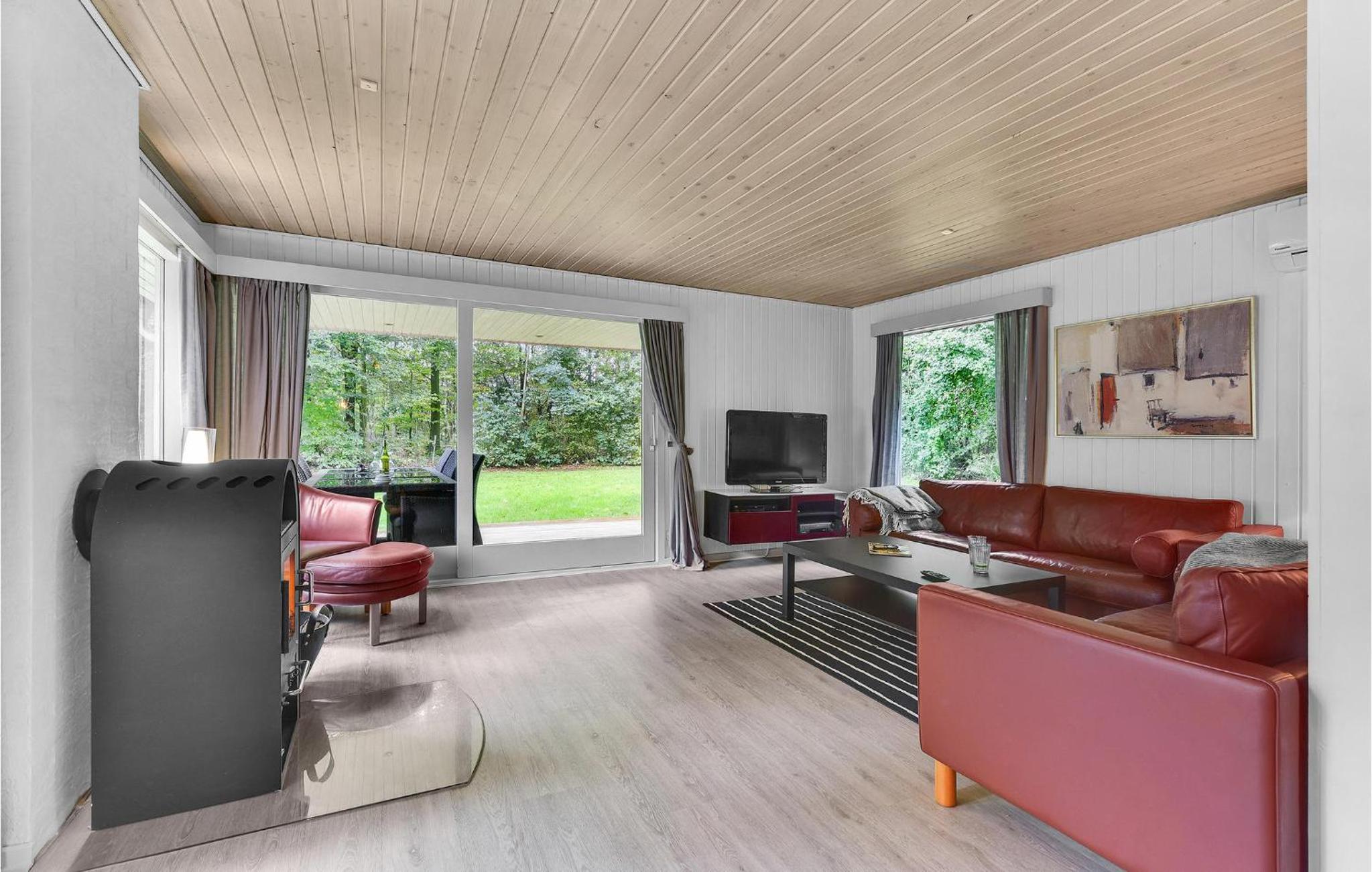 Four-Bedroom Vacation Home photo 1