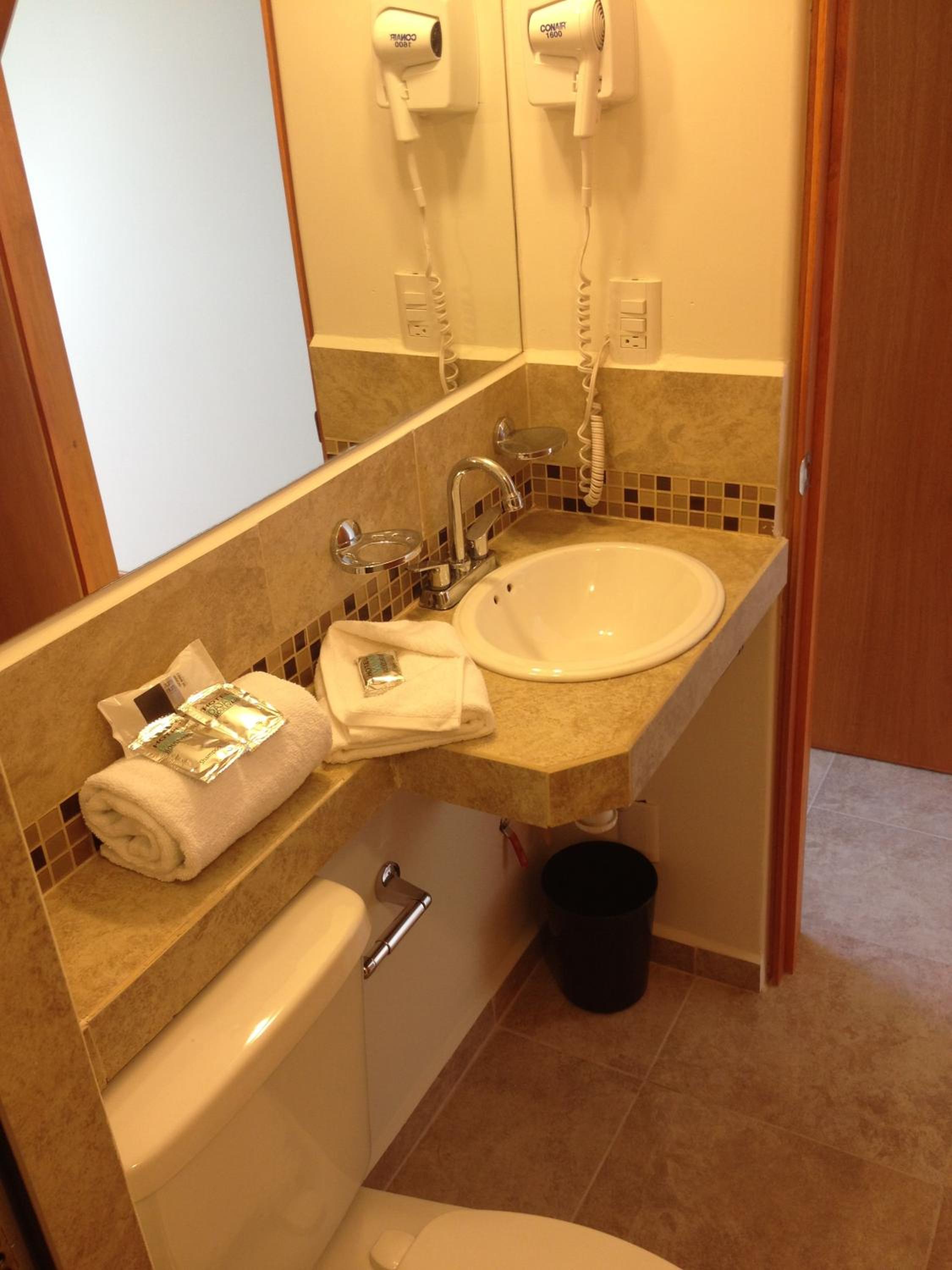 Standard Queen Room photo 3