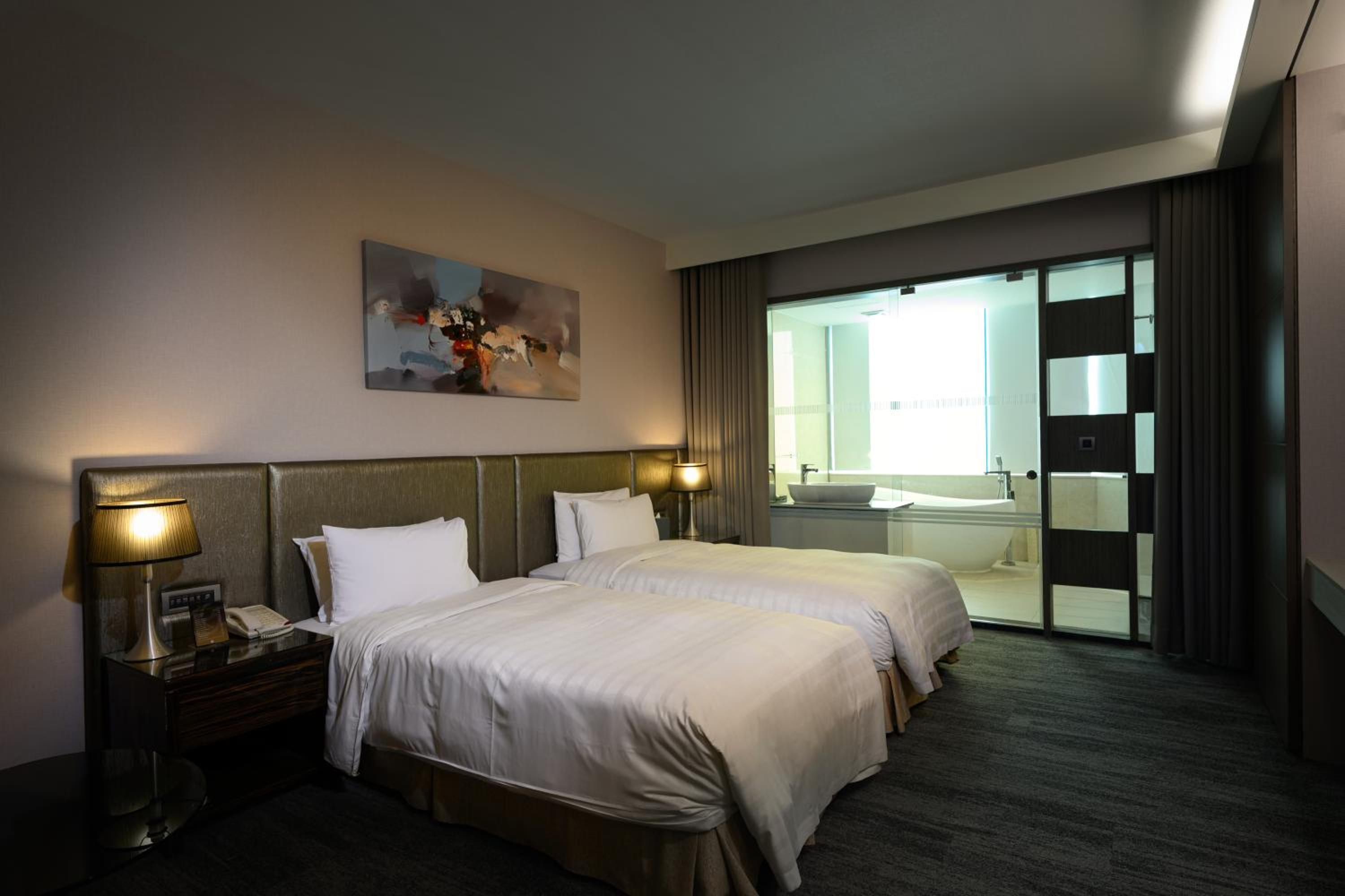 Deluxe Twin Room - Photo 8