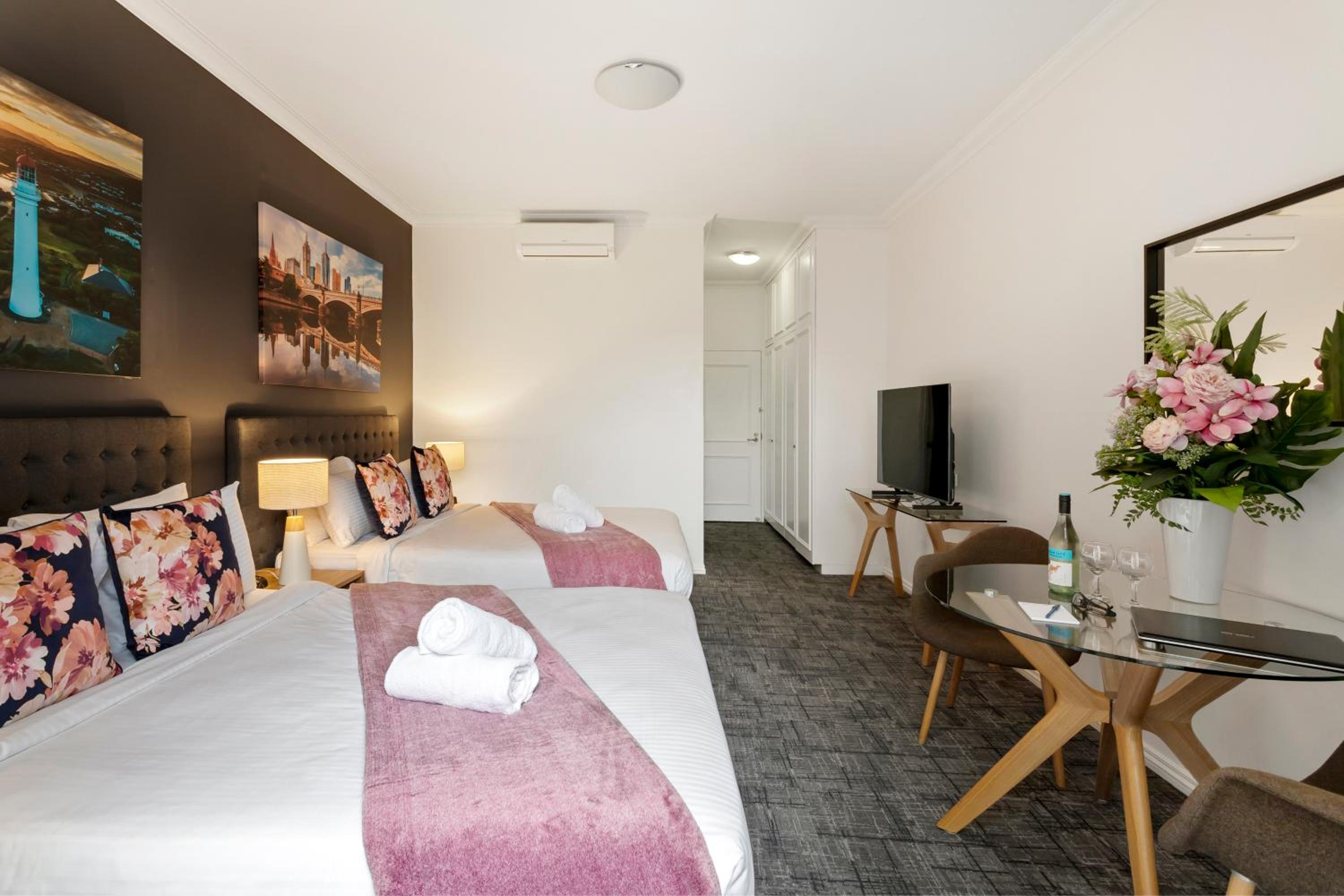 Standard Double Room with Two Double Beds - Photo 1