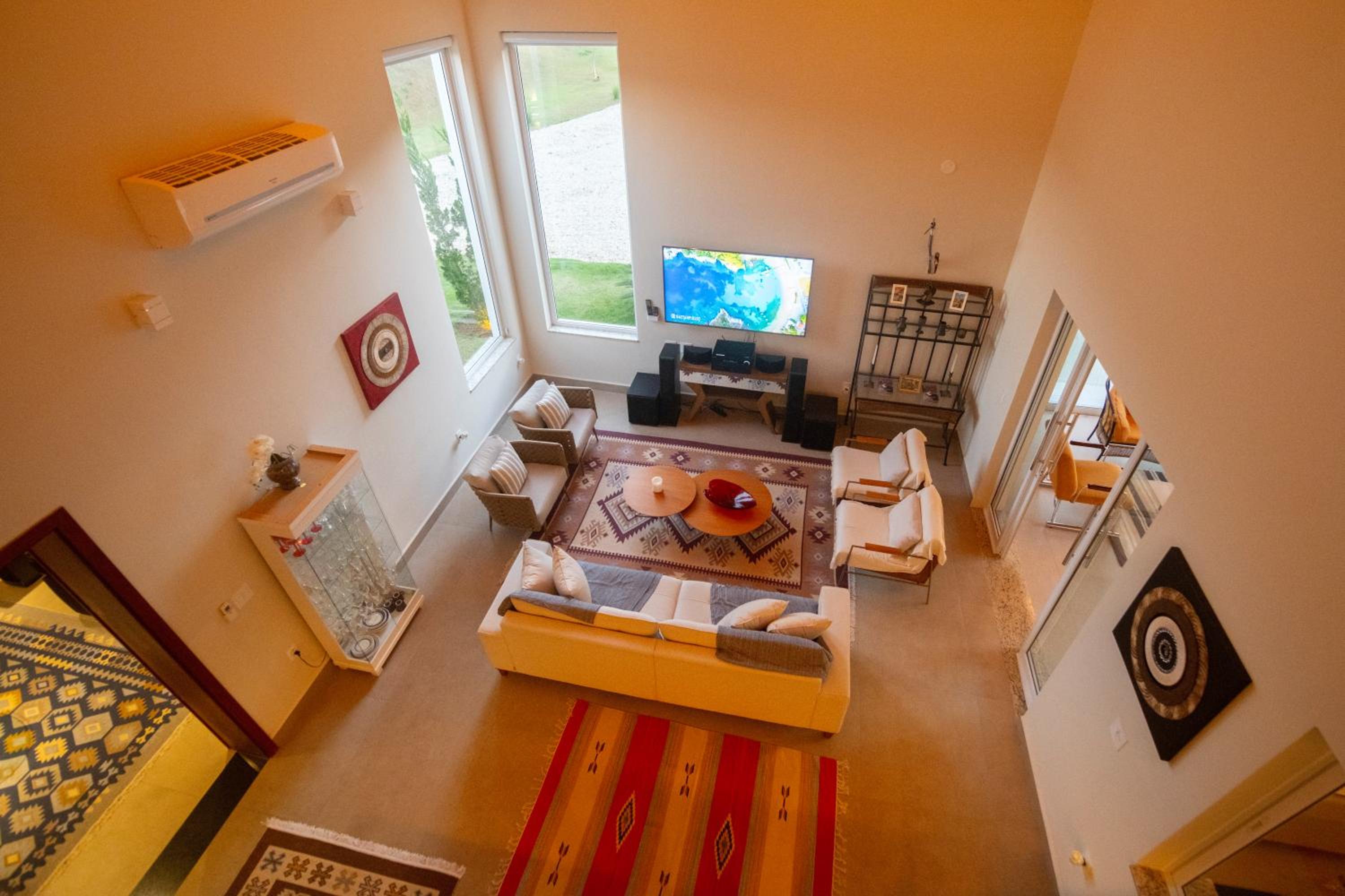Villa photo 3