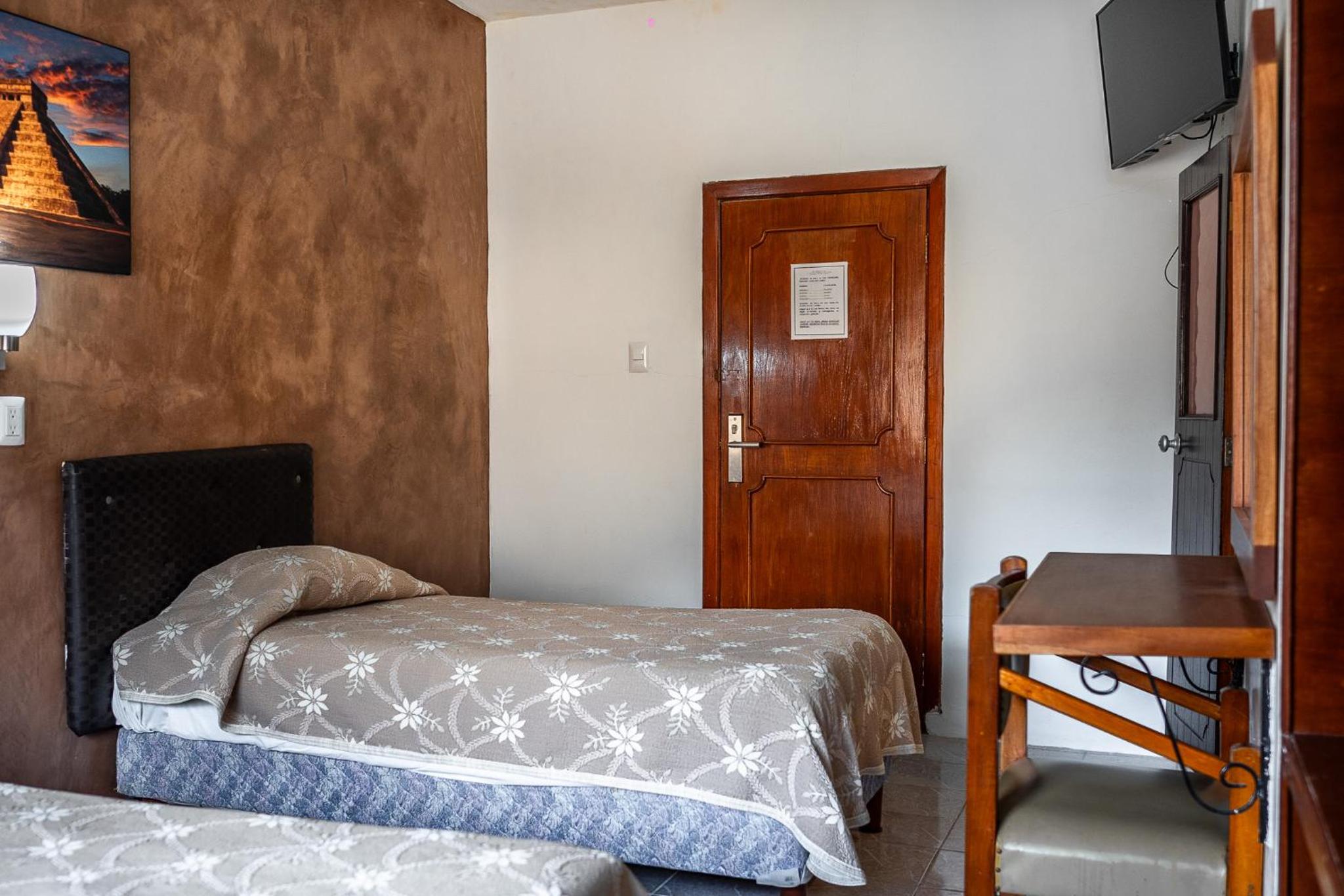 Twin Room with Pool View photo 3