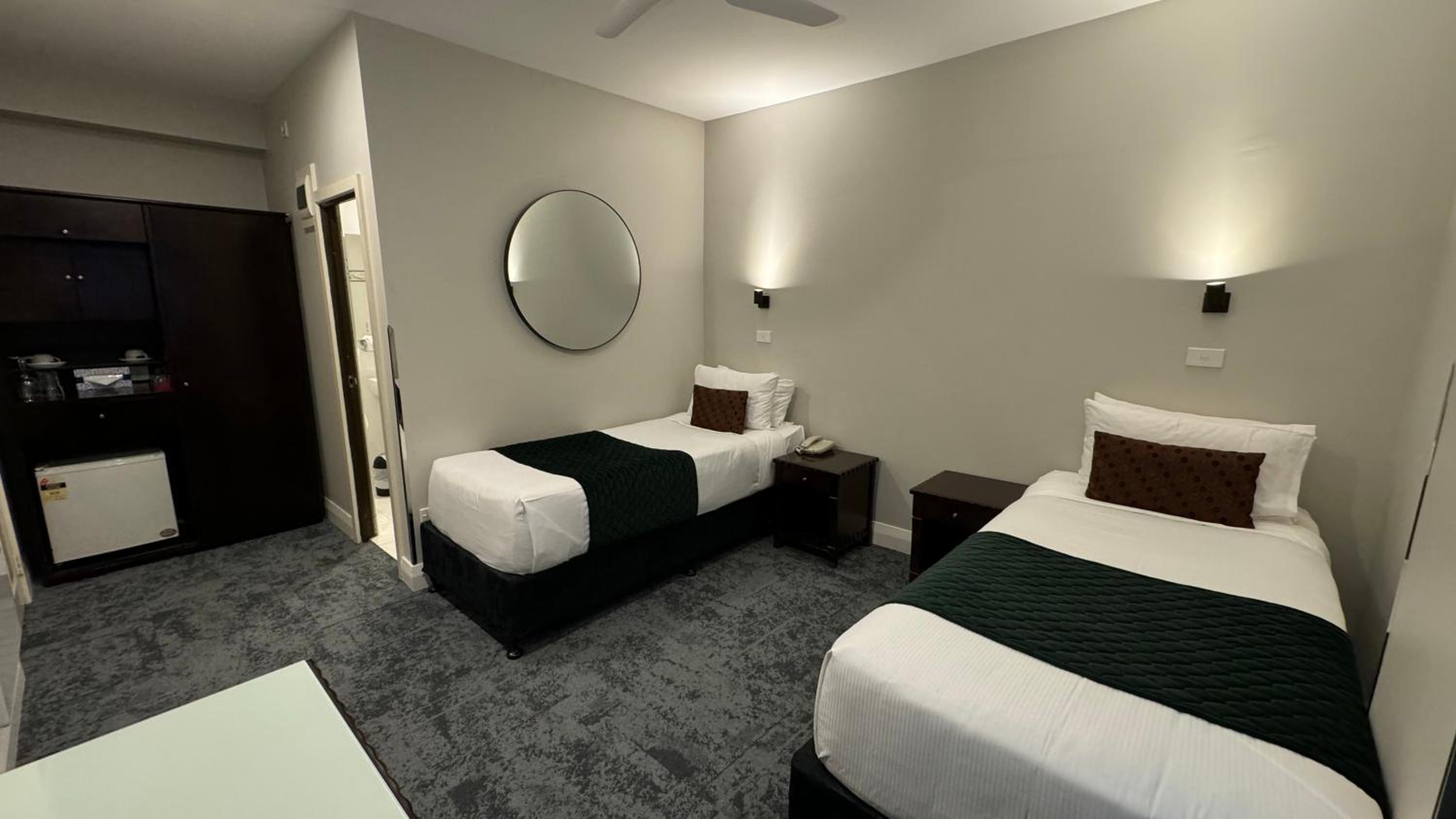 Twin Single Room - Photo 3