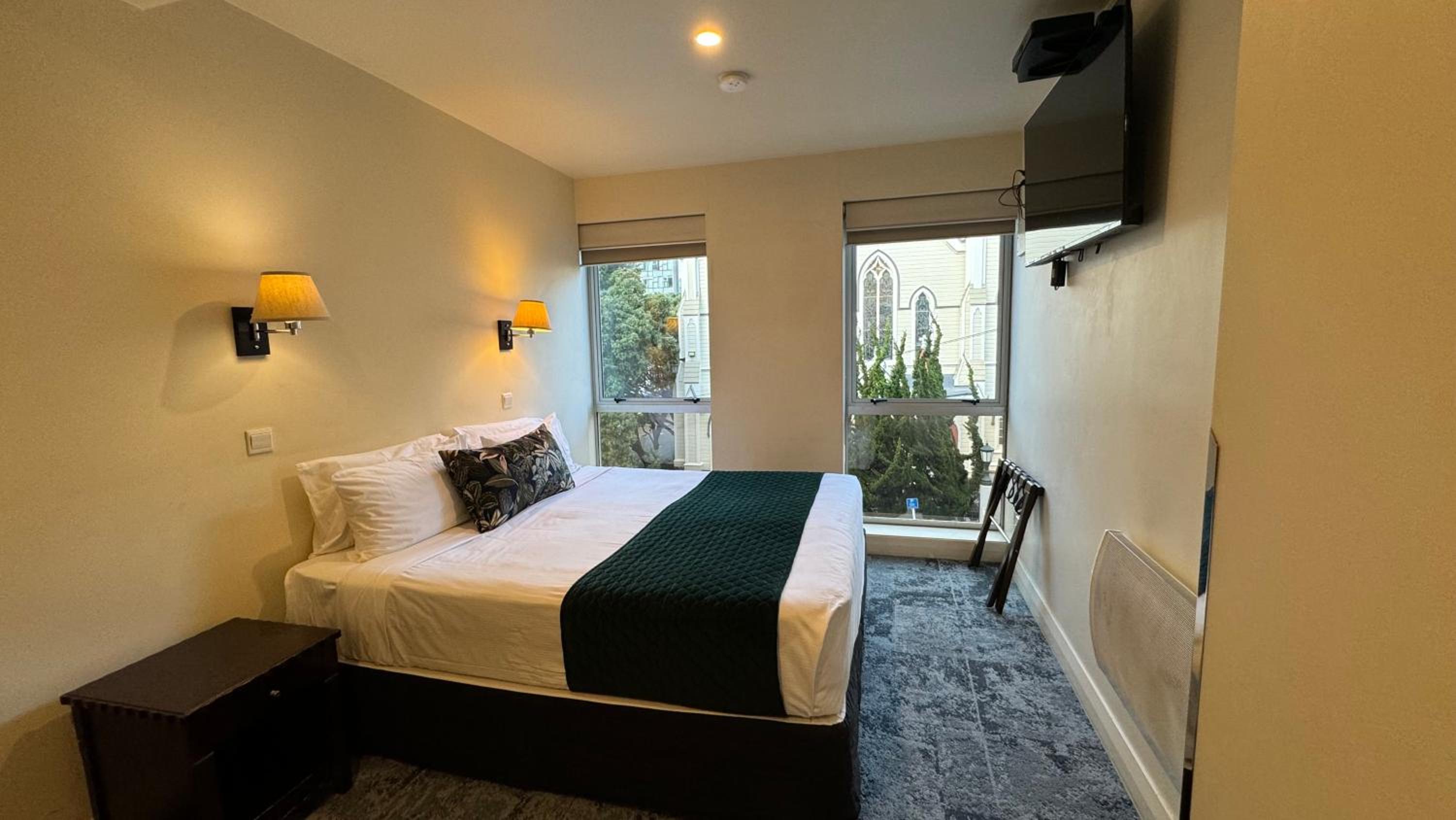 Premium King or Twin Room - Photo 4