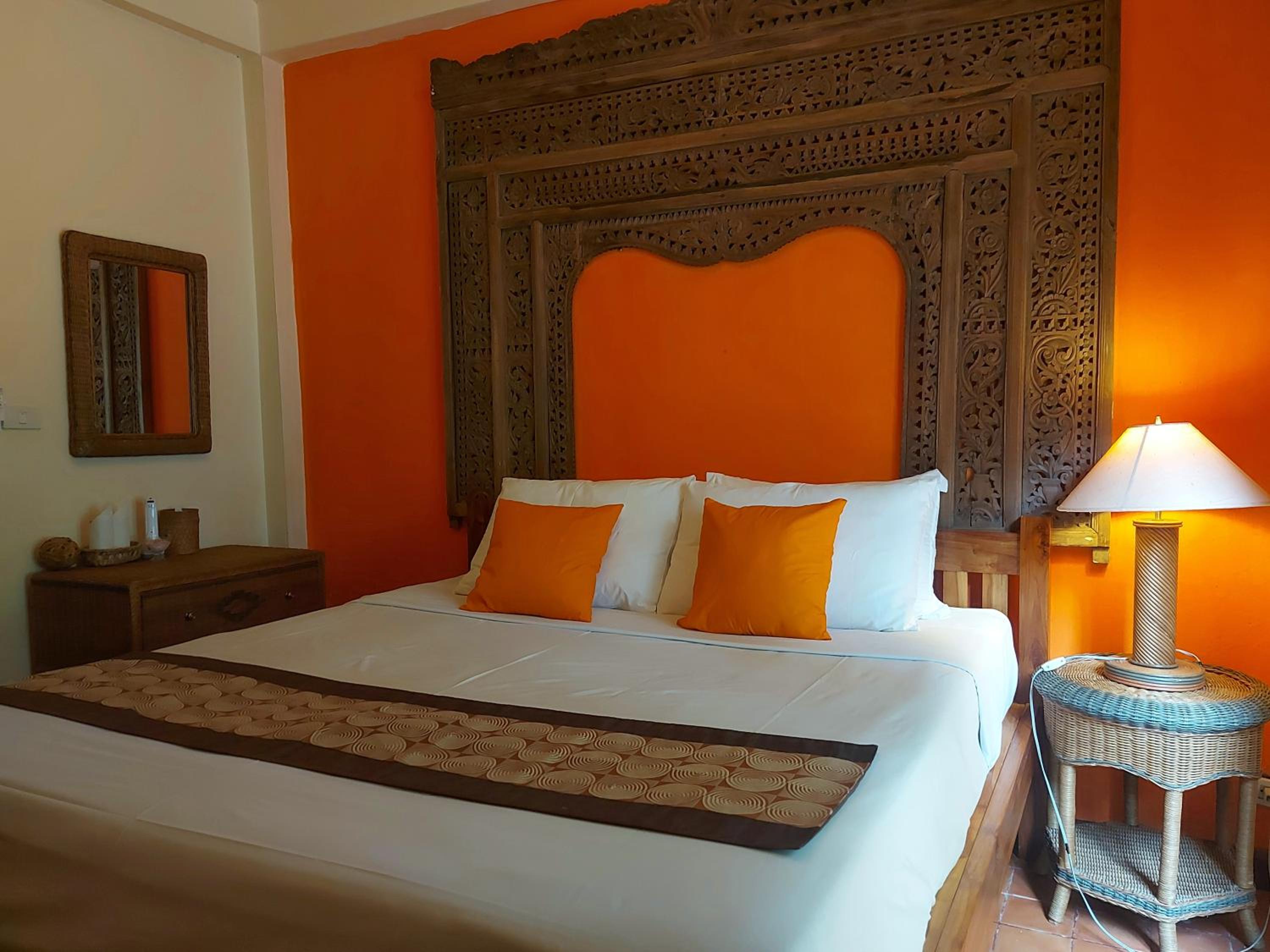Family Suite with Balcony - Photo 11